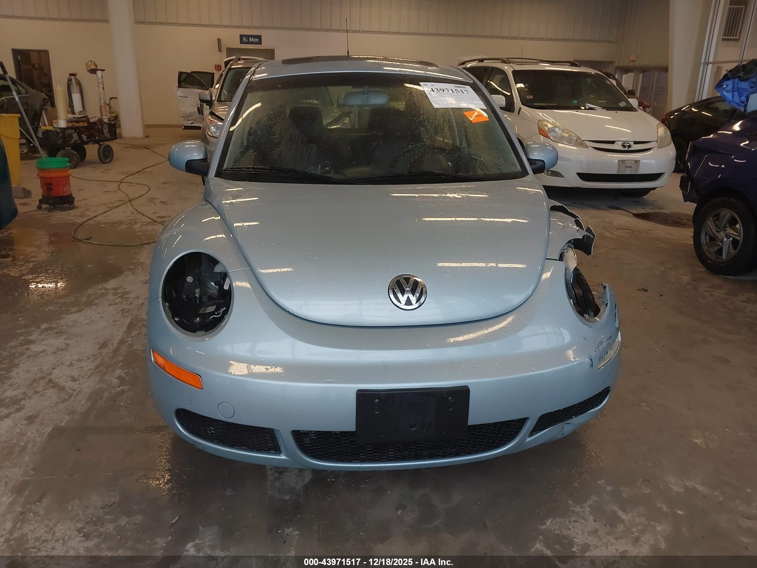 2010 Volkswagen New Beetle 2.5l Silver vin: 3VWRW3AG2AM006820