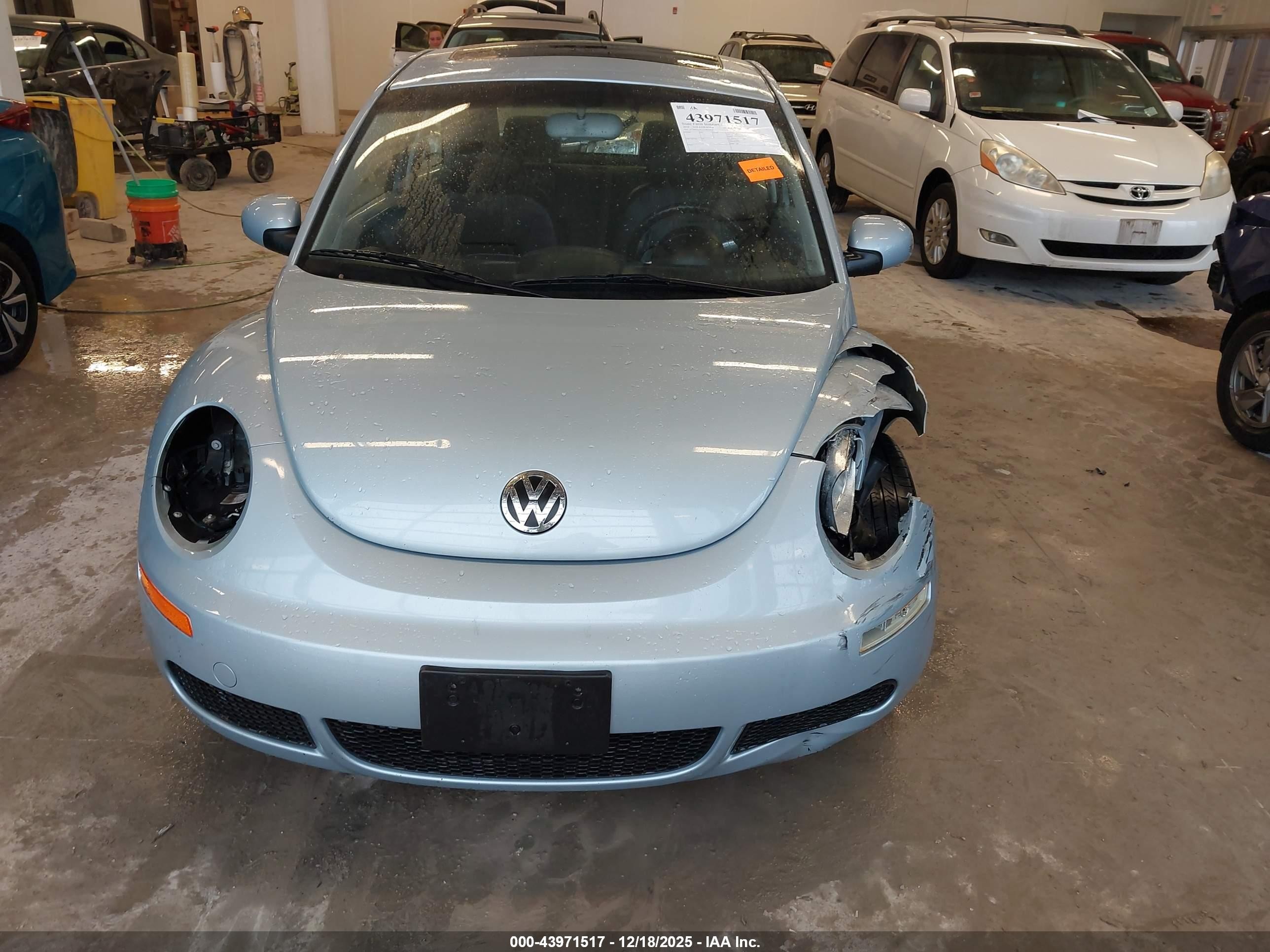 2010 Volkswagen New Beetle 2.5l Silver vin: 3VWRW3AG2AM006820