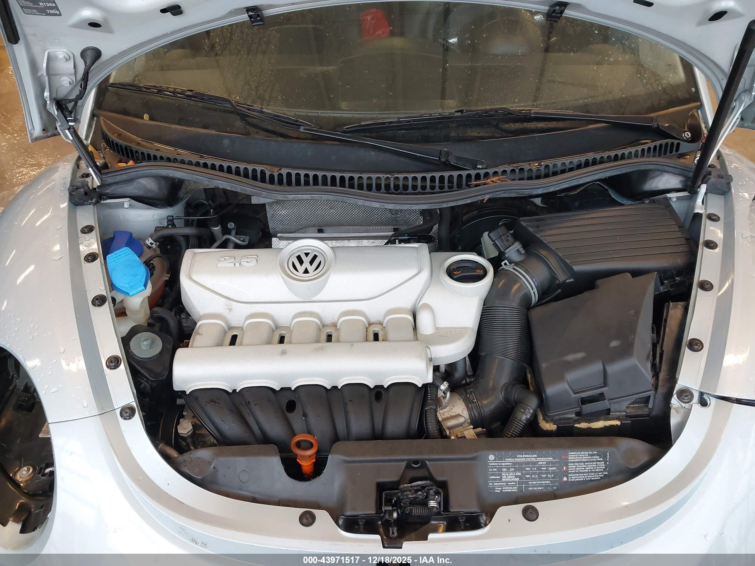 2010 Volkswagen New Beetle 2.5l Silver vin: 3VWRW3AG2AM006820