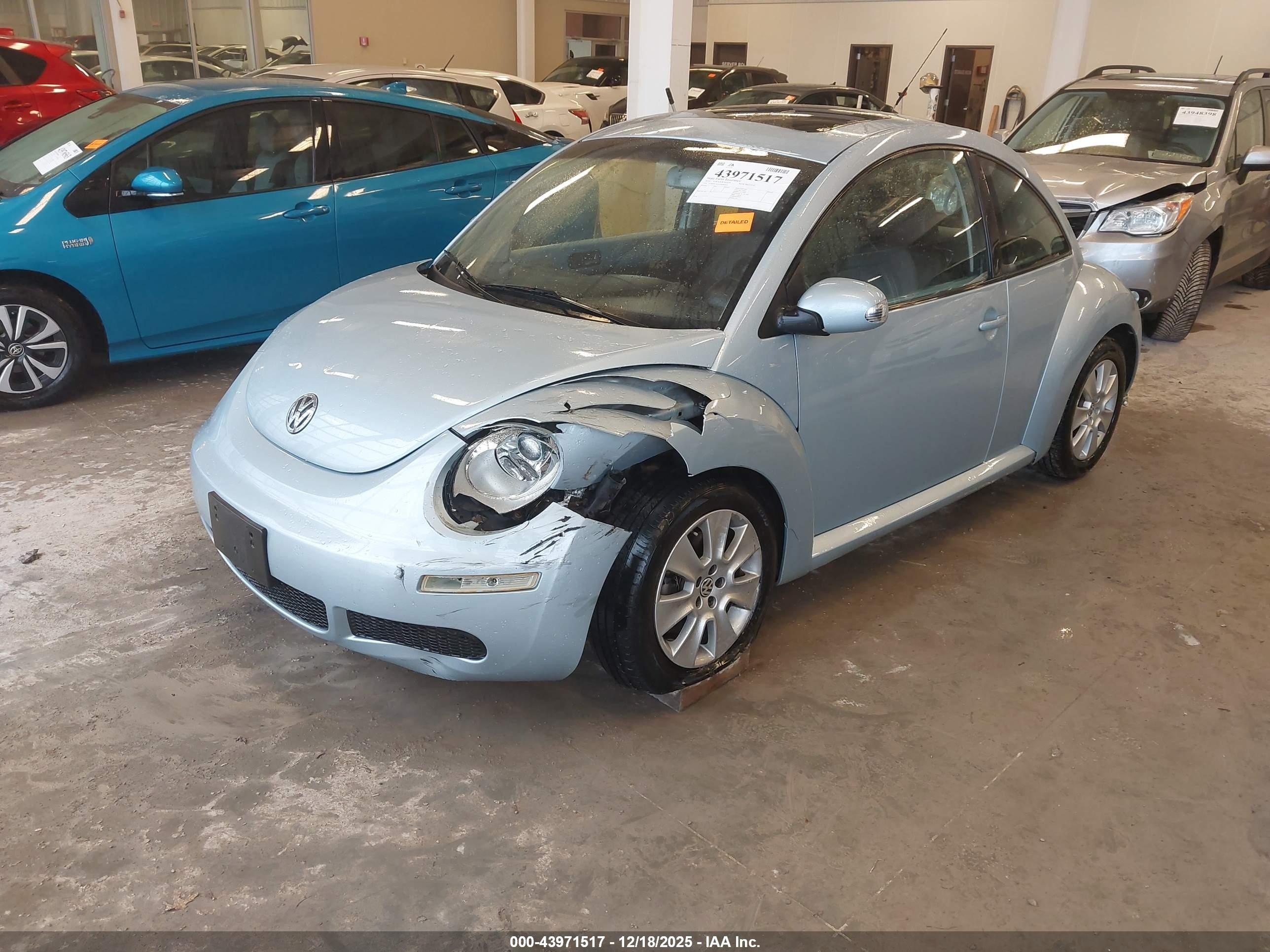 2010 Volkswagen New Beetle 2.5l Silver vin: 3VWRW3AG2AM006820