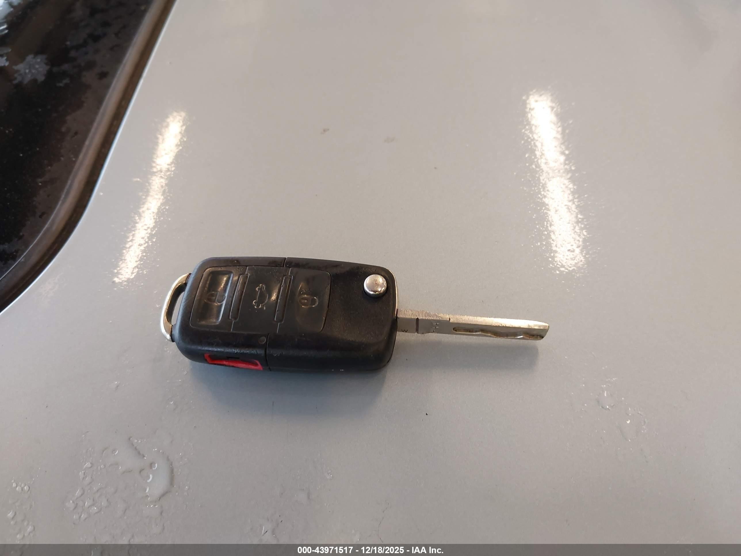 2010 Volkswagen New Beetle 2.5l Silver vin: 3VWRW3AG2AM006820