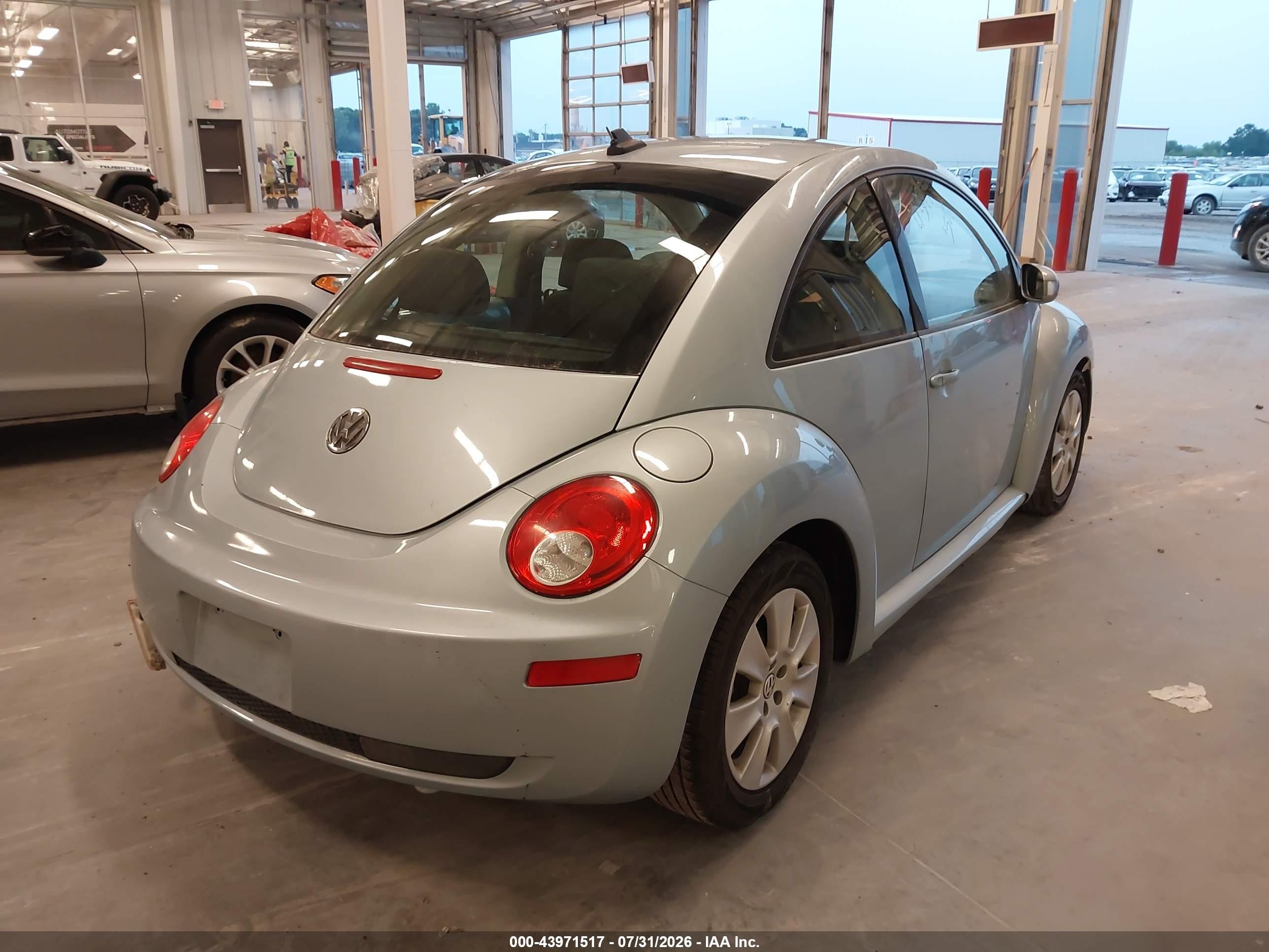 2010 Volkswagen New Beetle 2.5l Silver vin: 3VWRW3AG2AM006820
