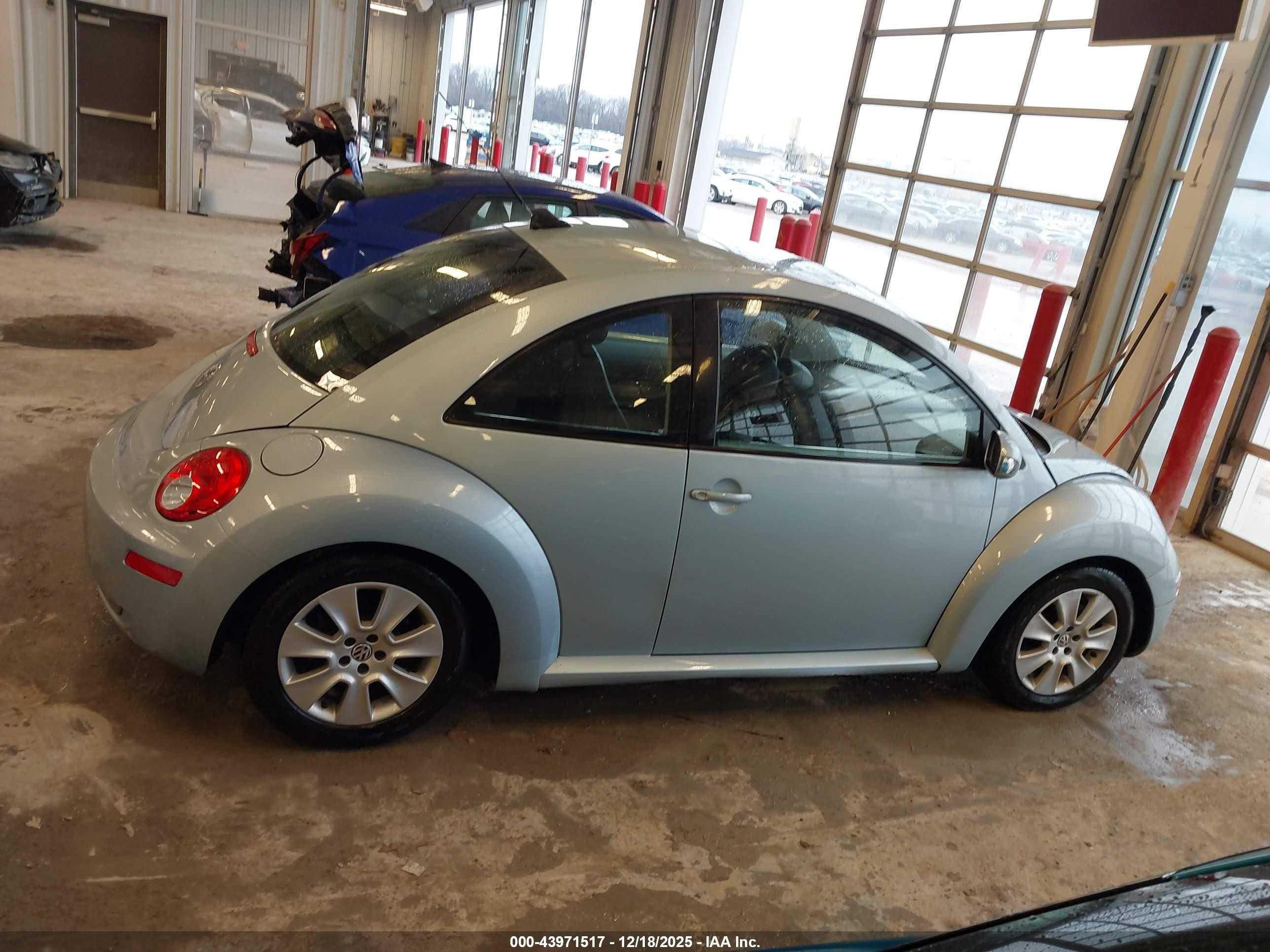 2010 Volkswagen New Beetle 2.5l Silver vin: 3VWRW3AG2AM006820