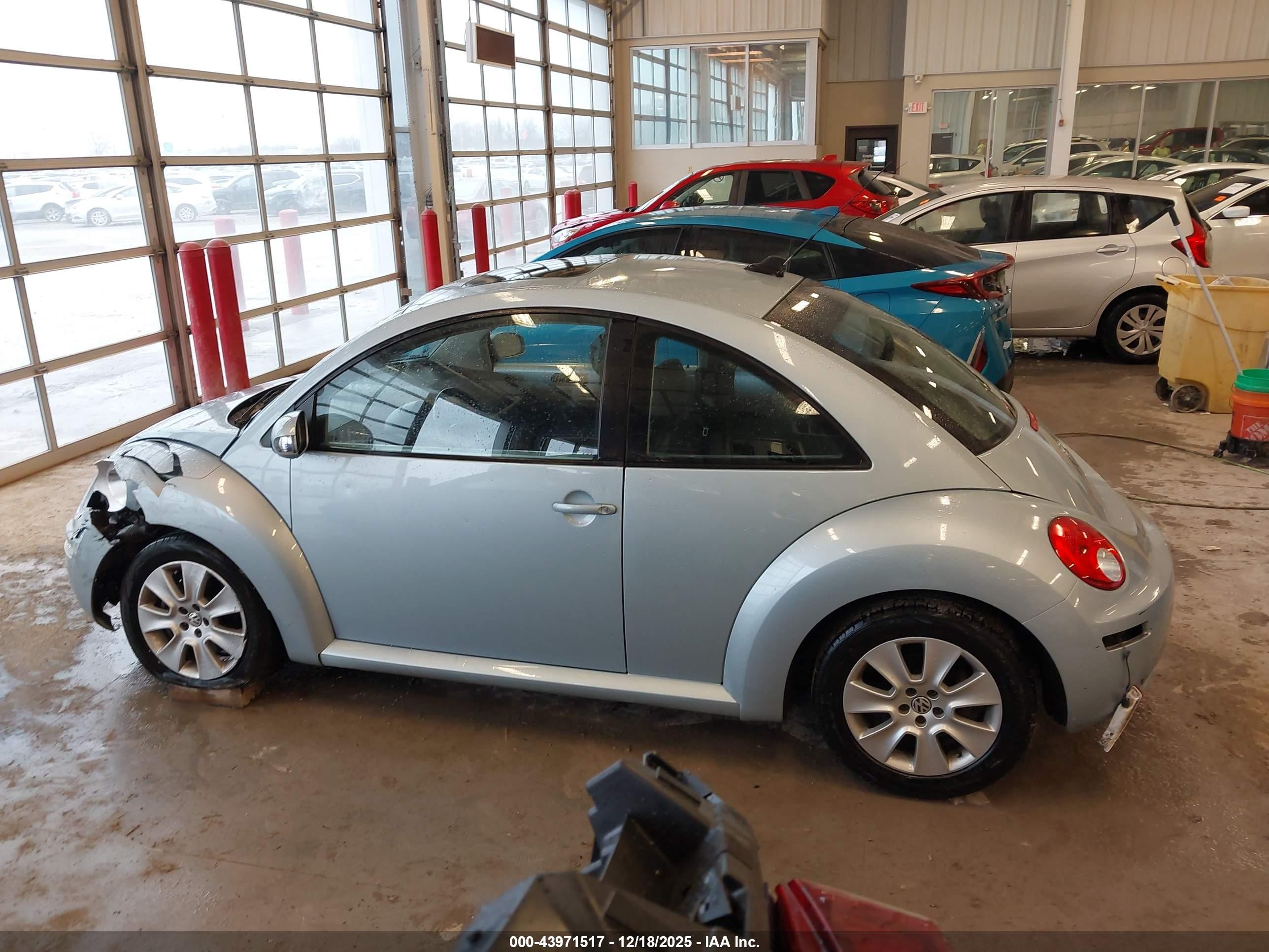 2010 Volkswagen New Beetle 2.5l Silver vin: 3VWRW3AG2AM006820