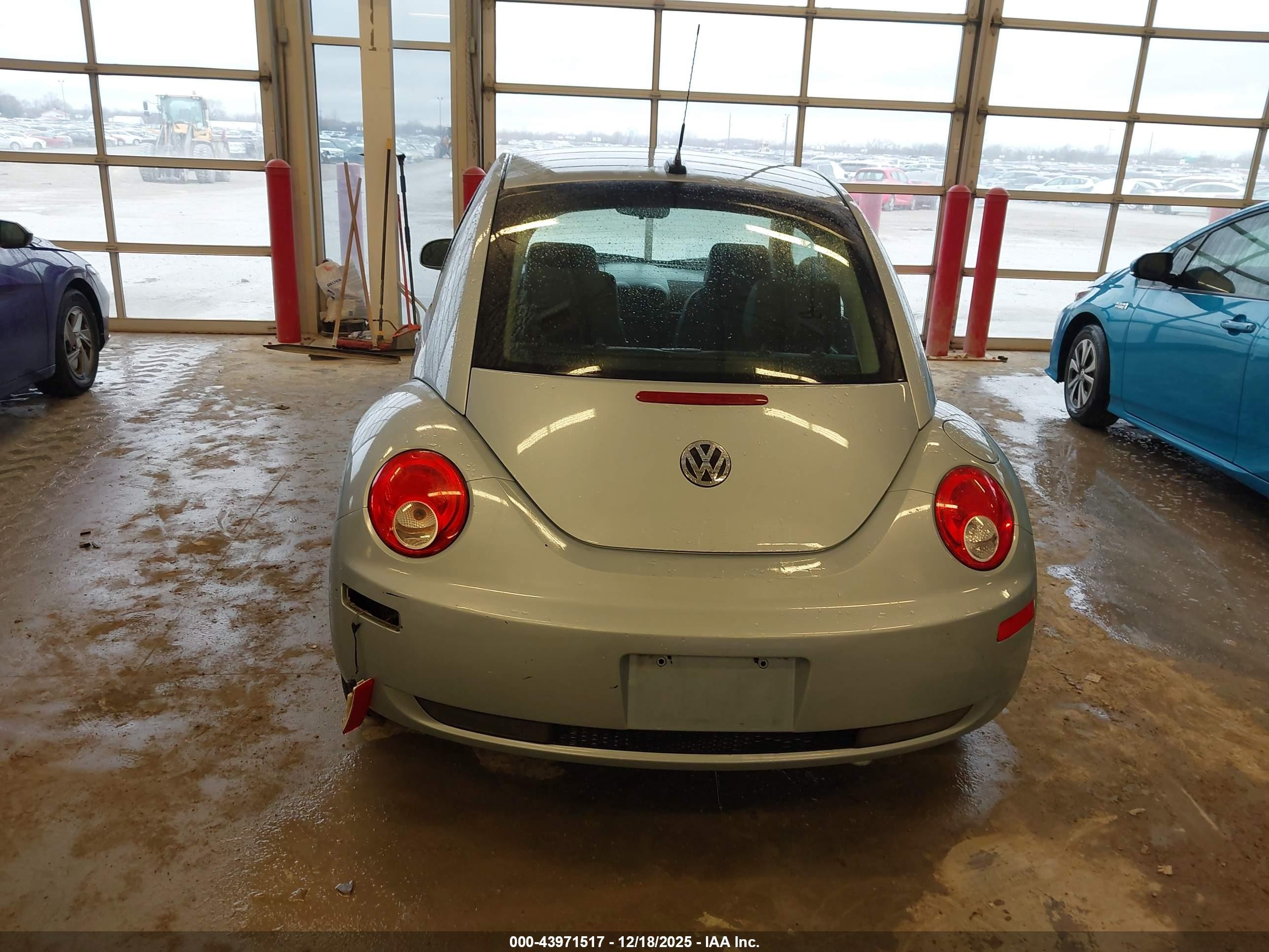 2010 Volkswagen New Beetle 2.5l Silver vin: 3VWRW3AG2AM006820