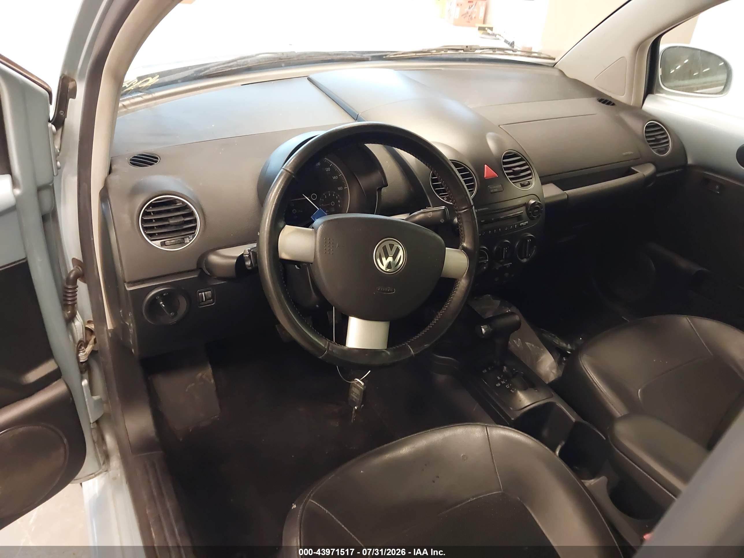 2010 Volkswagen New Beetle 2.5l Silver vin: 3VWRW3AG2AM006820