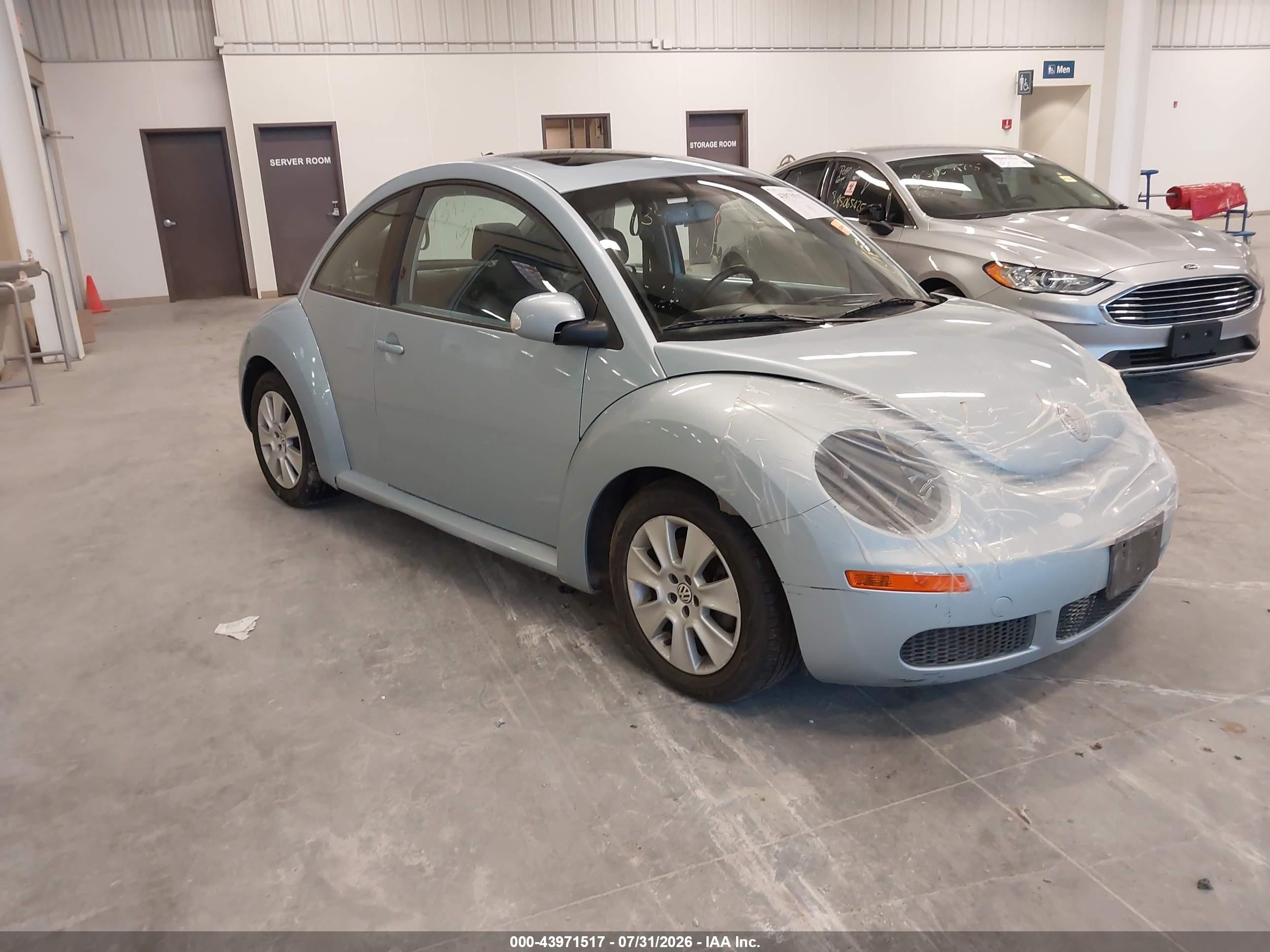 2010 Volkswagen New Beetle 2.5l Silver vin: 3VWRW3AG2AM006820