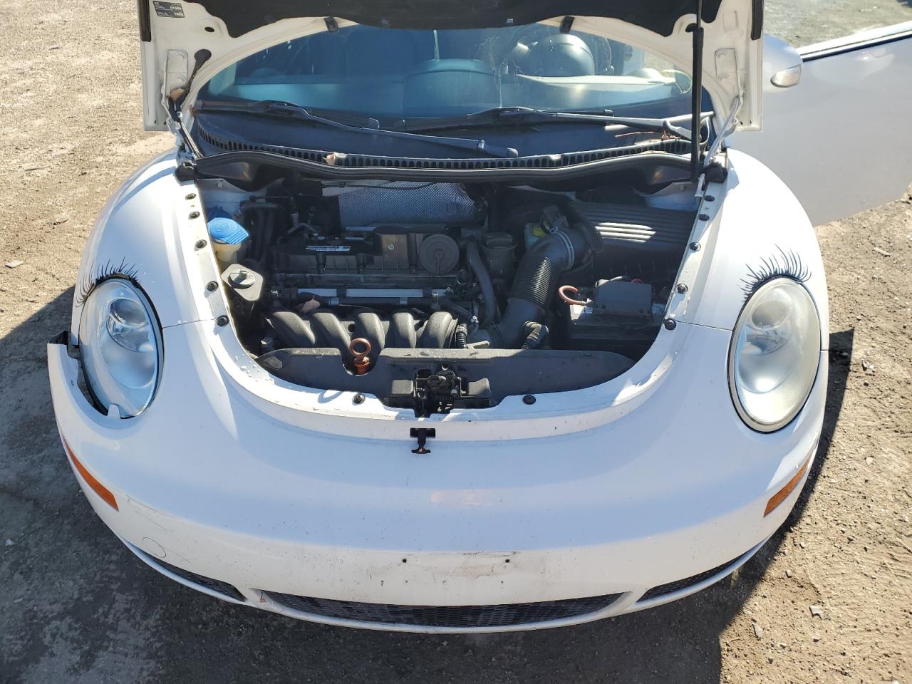2010 Volkswagen New Beetle White vin: 3VWRW3AG2AM015792