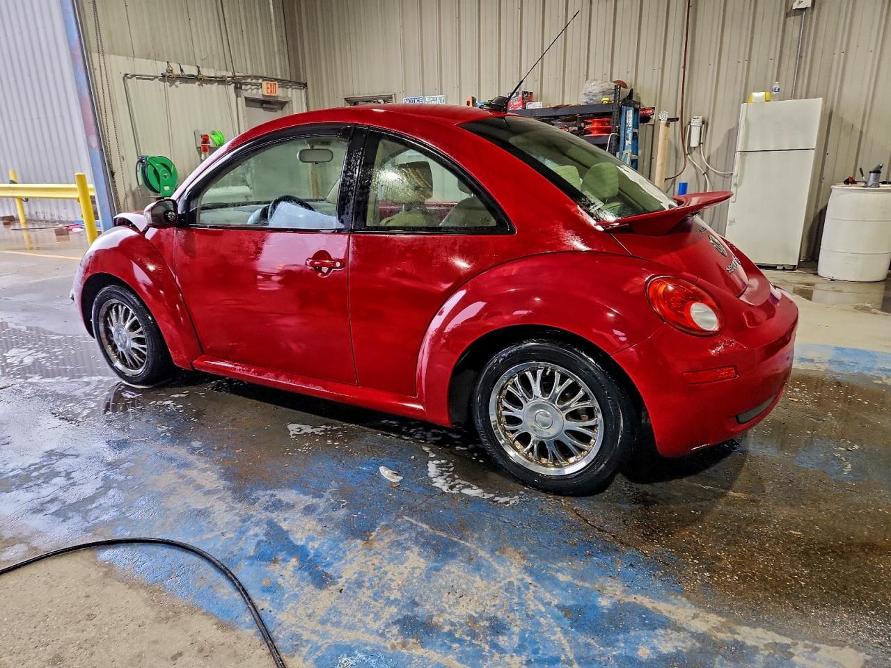 2010 Volkswagen New Beetle Red vin: 3VWRW3AG3AM014683