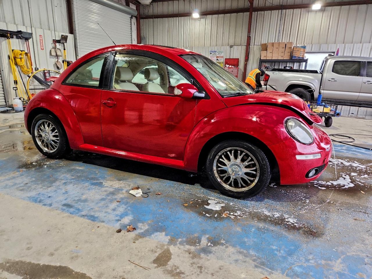 2010 Volkswagen New Beetle Red vin: 3VWRW3AG3AM014683