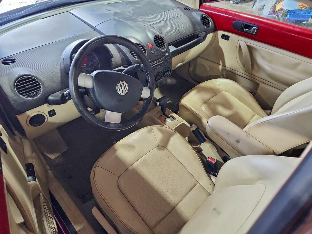 2010 Volkswagen New Beetle Red vin: 3VWRW3AG3AM014683