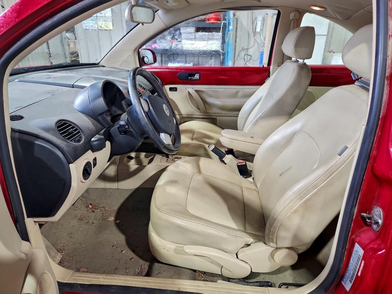2010 Volkswagen New Beetle Red vin: 3VWRW3AG3AM014683