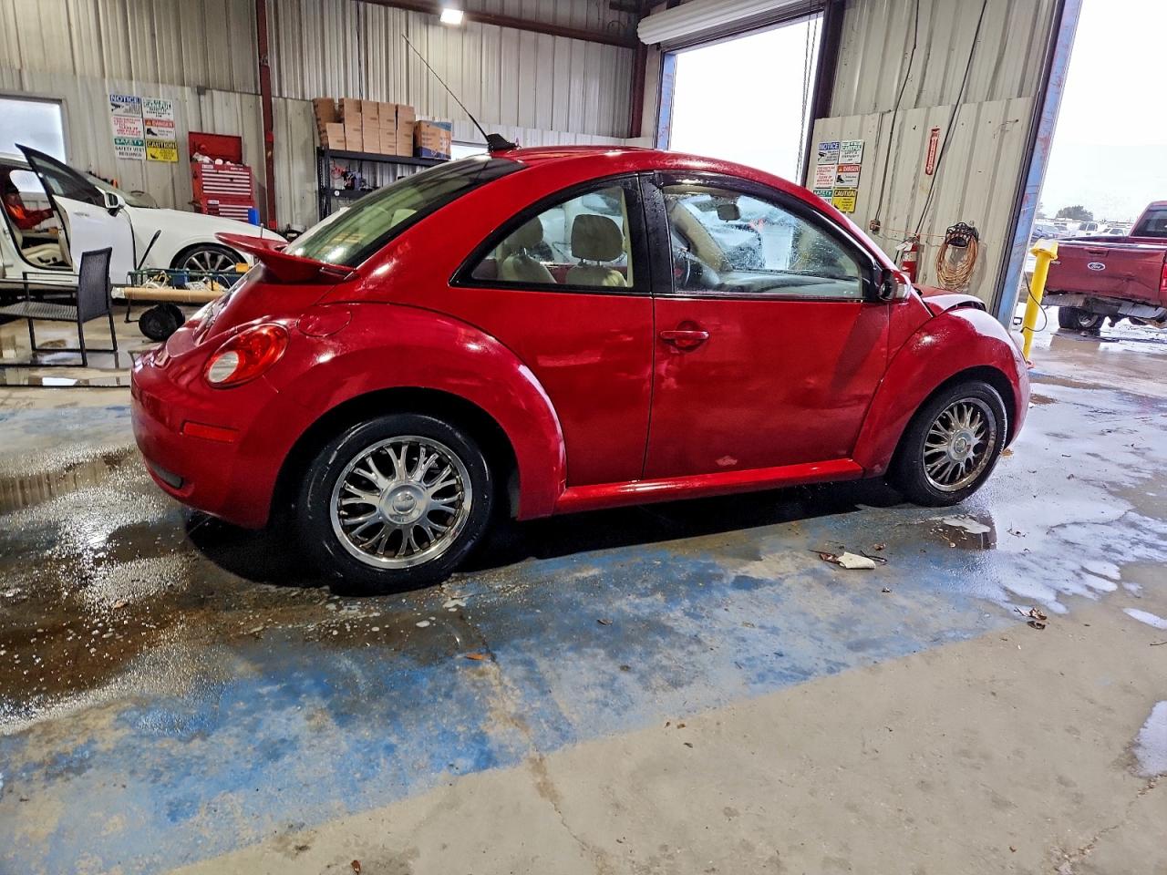 2010 Volkswagen New Beetle Red vin: 3VWRW3AG3AM014683