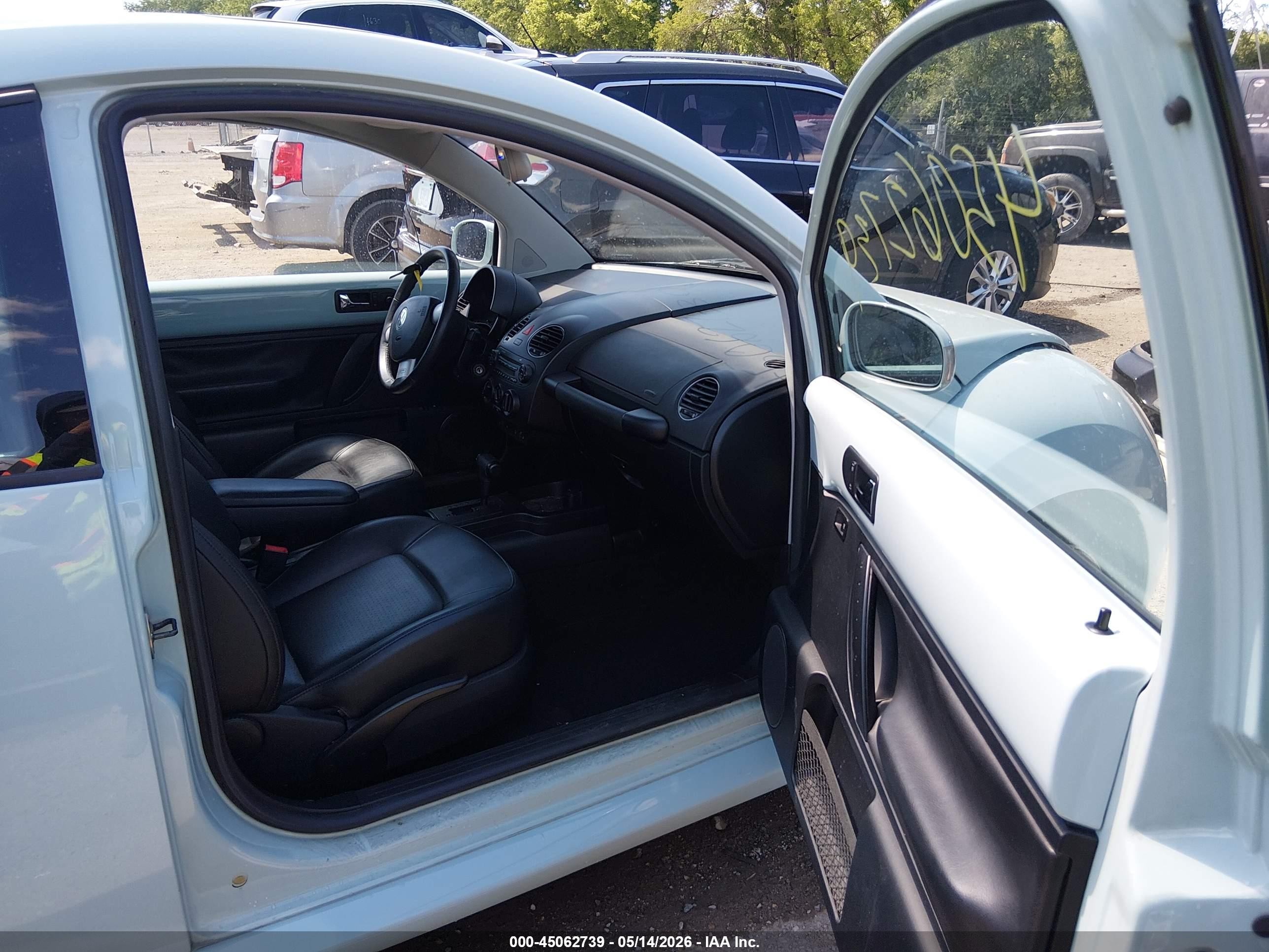 2010 Volkswagen New Beetle 2.5l Final Edition Light Blue vin: 3VWRW3AG3AM015218