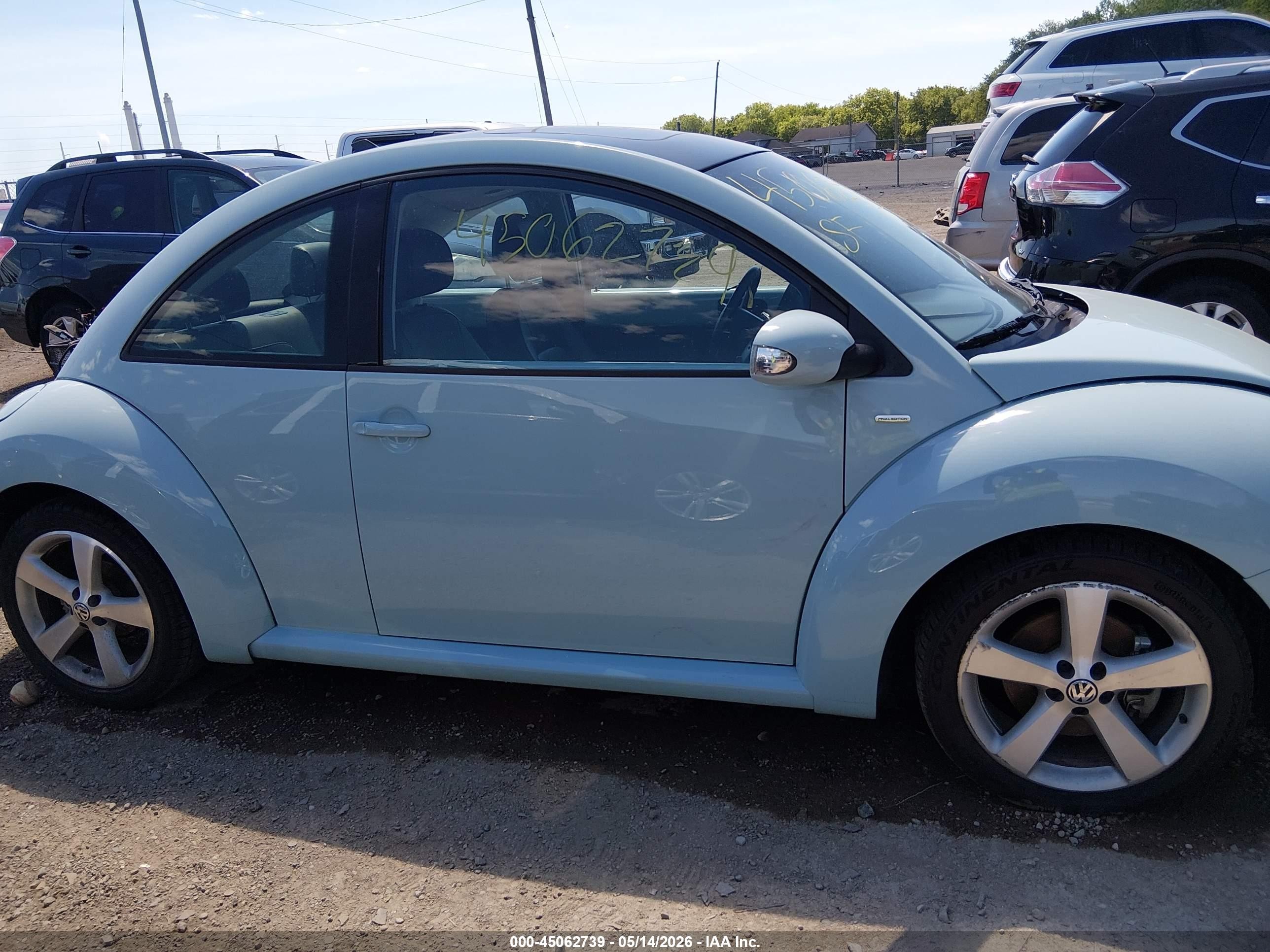2010 Volkswagen New Beetle 2.5l Final Edition Light Blue vin: 3VWRW3AG3AM015218