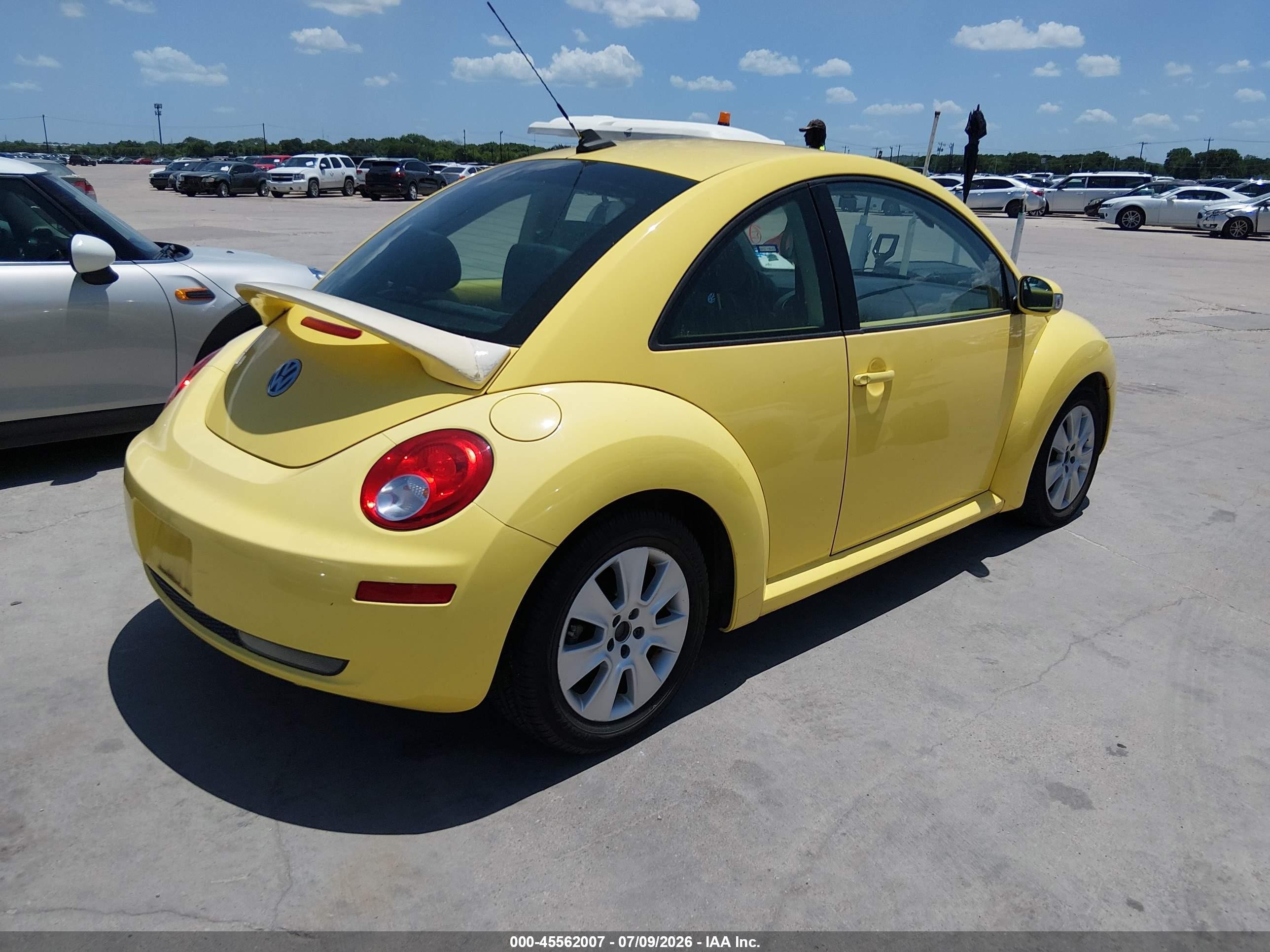 2010 Volkswagen New Beetle 2.5l Yellow vin: 3VWRW3AG3AM021844