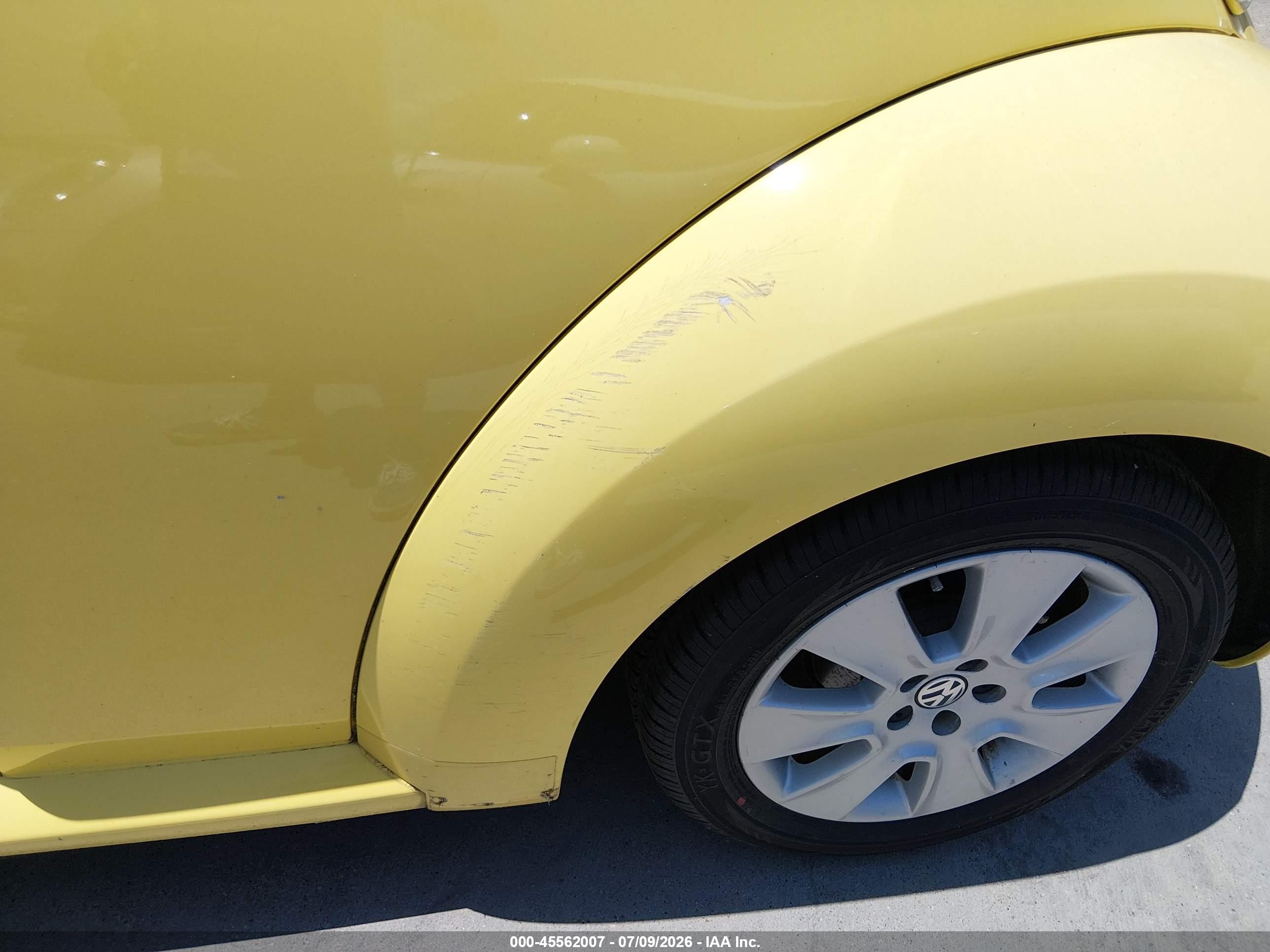2010 Volkswagen New Beetle 2.5l Yellow vin: 3VWRW3AG3AM021844