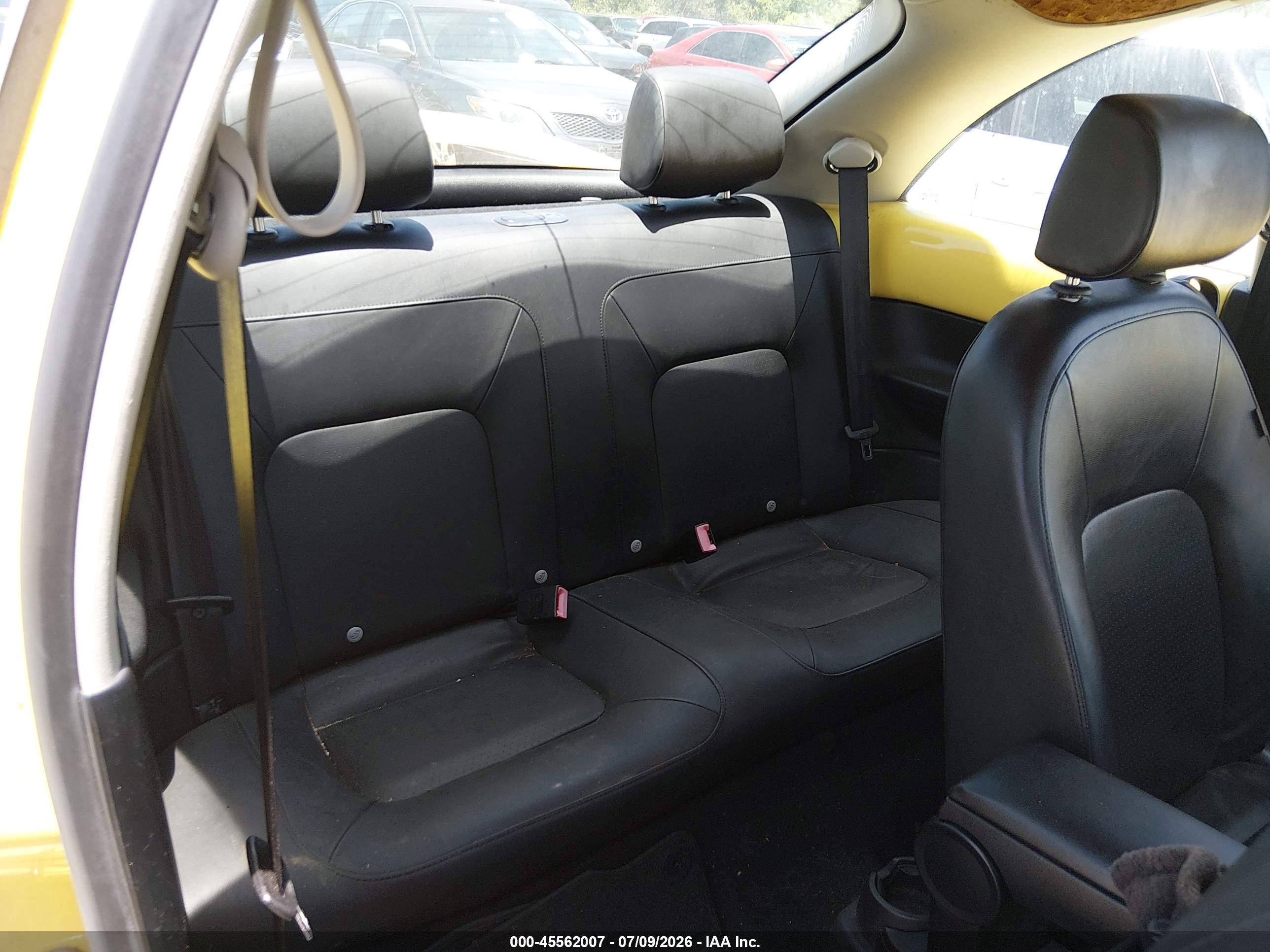 2010 Volkswagen New Beetle 2.5l Yellow vin: 3VWRW3AG3AM021844