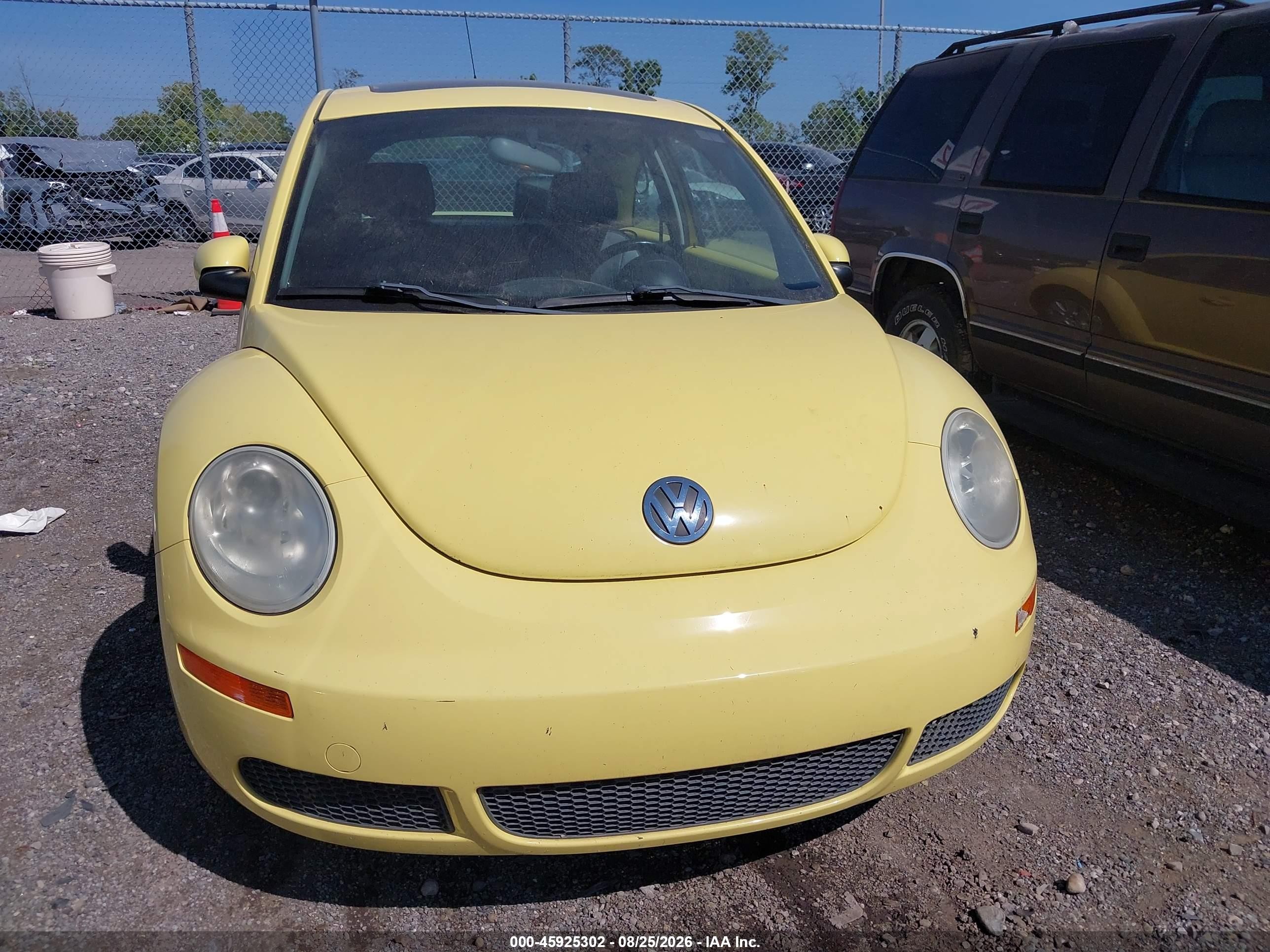 2010 Volkswagen New Beetle 2.5l Желтый vin: 3VWRW3AG7AM012502