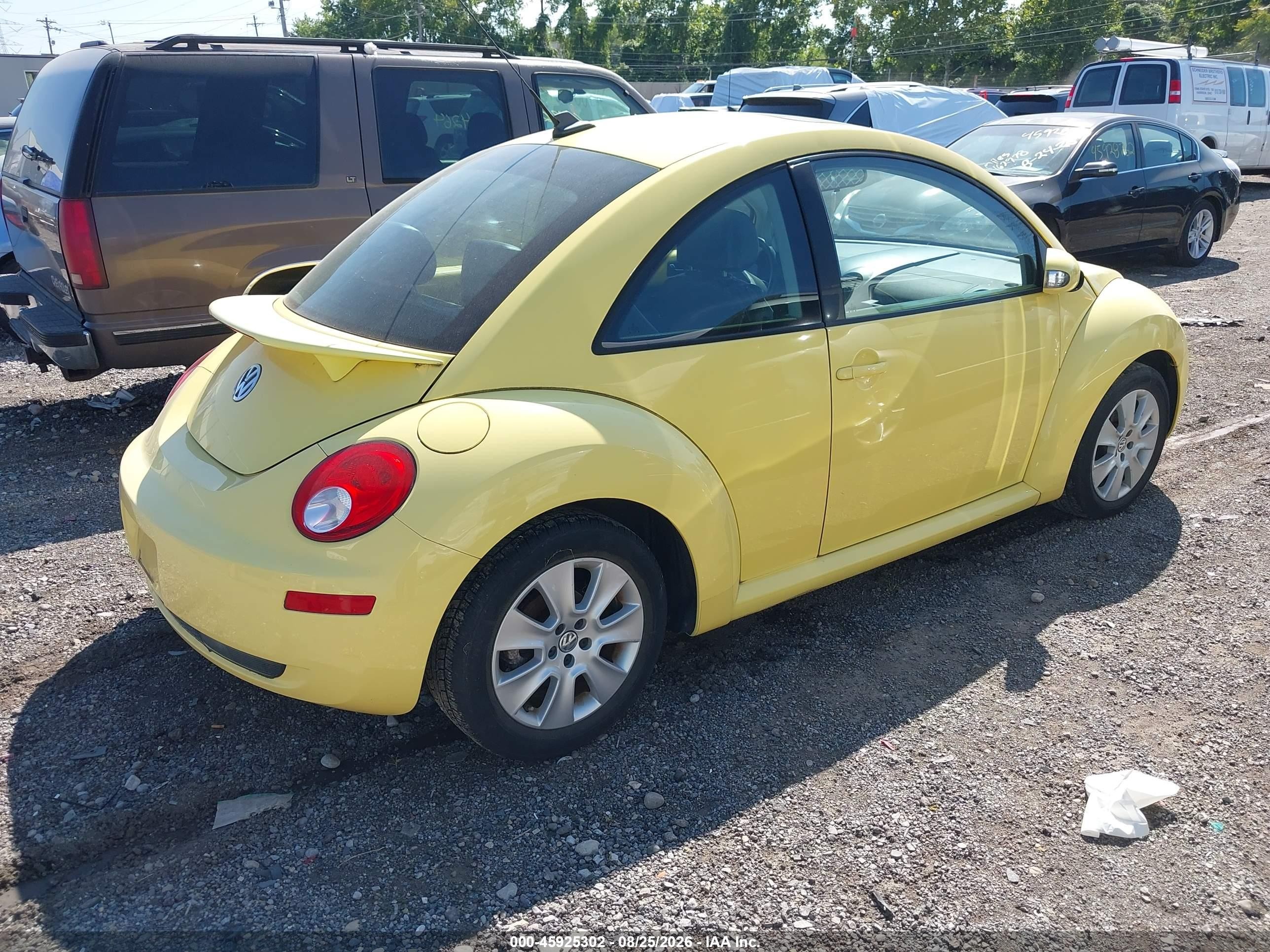 2010 Volkswagen New Beetle 2.5l Желтый vin: 3VWRW3AG7AM012502