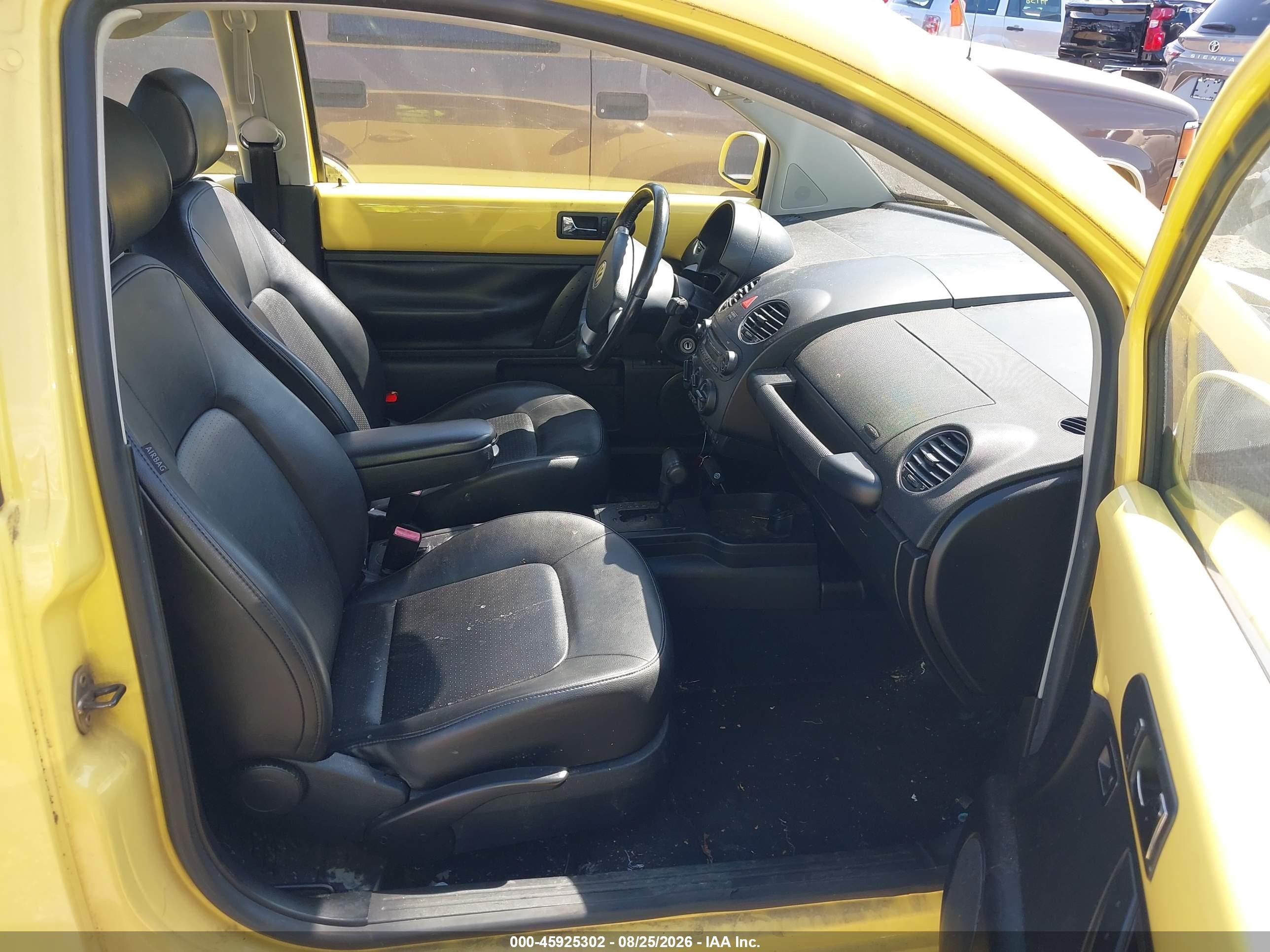 2010 Volkswagen New Beetle 2.5l Желтый vin: 3VWRW3AG7AM012502
