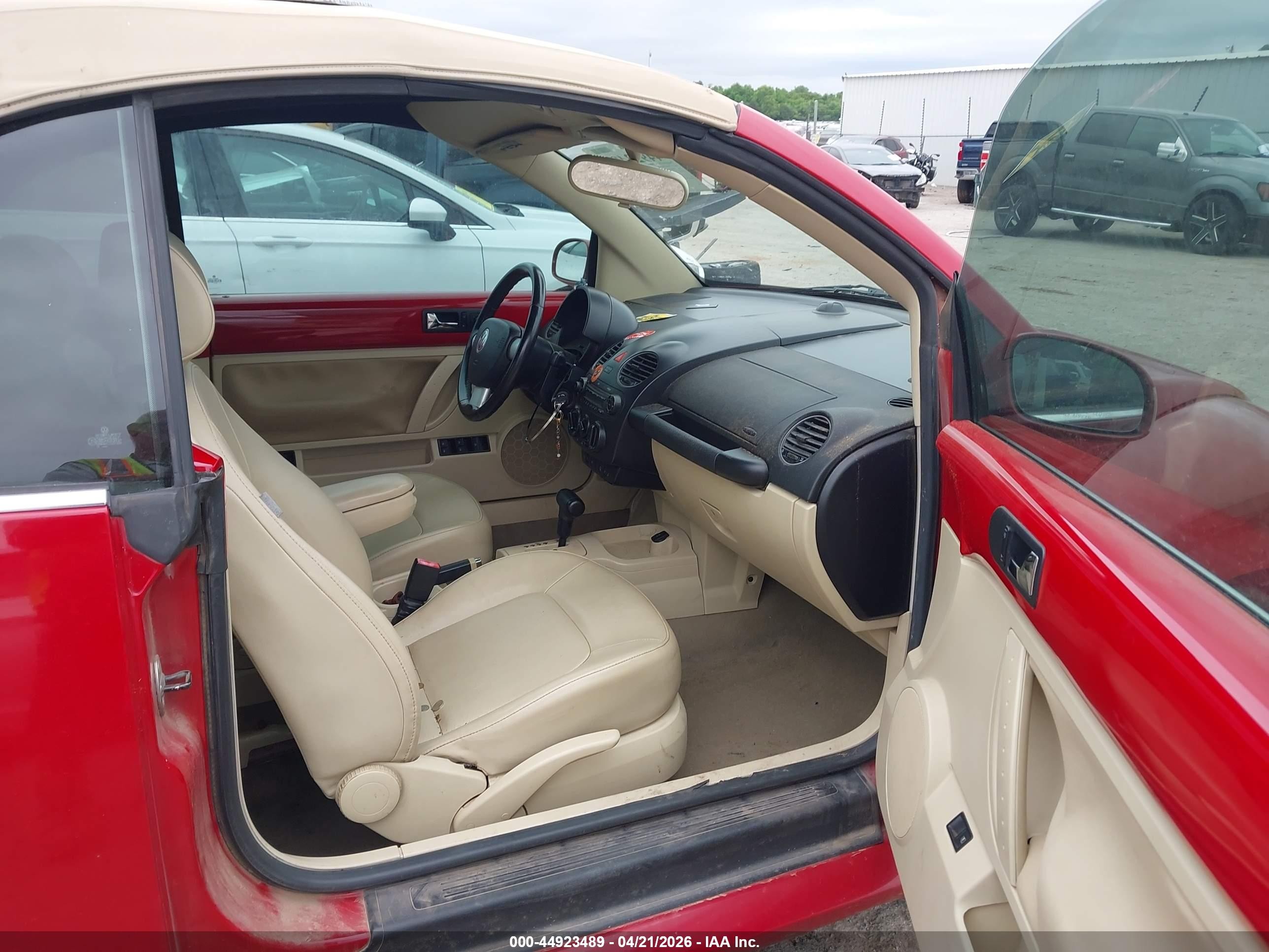 2010 Volkswagen New Beetle 2.5l Red vin: 3VWRW3AL1AM002786
