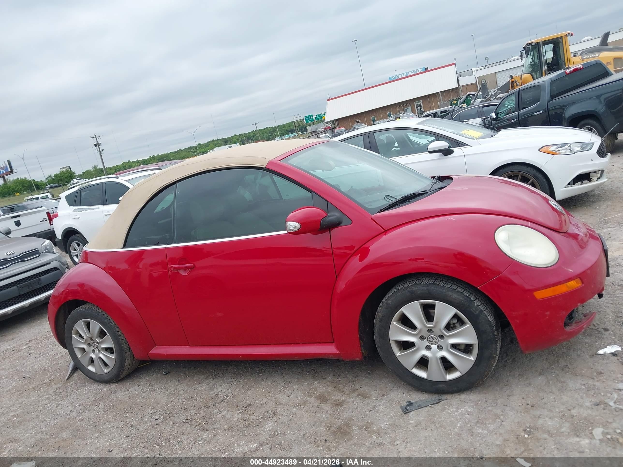 2010 Volkswagen New Beetle 2.5l Red vin: 3VWRW3AL1AM002786