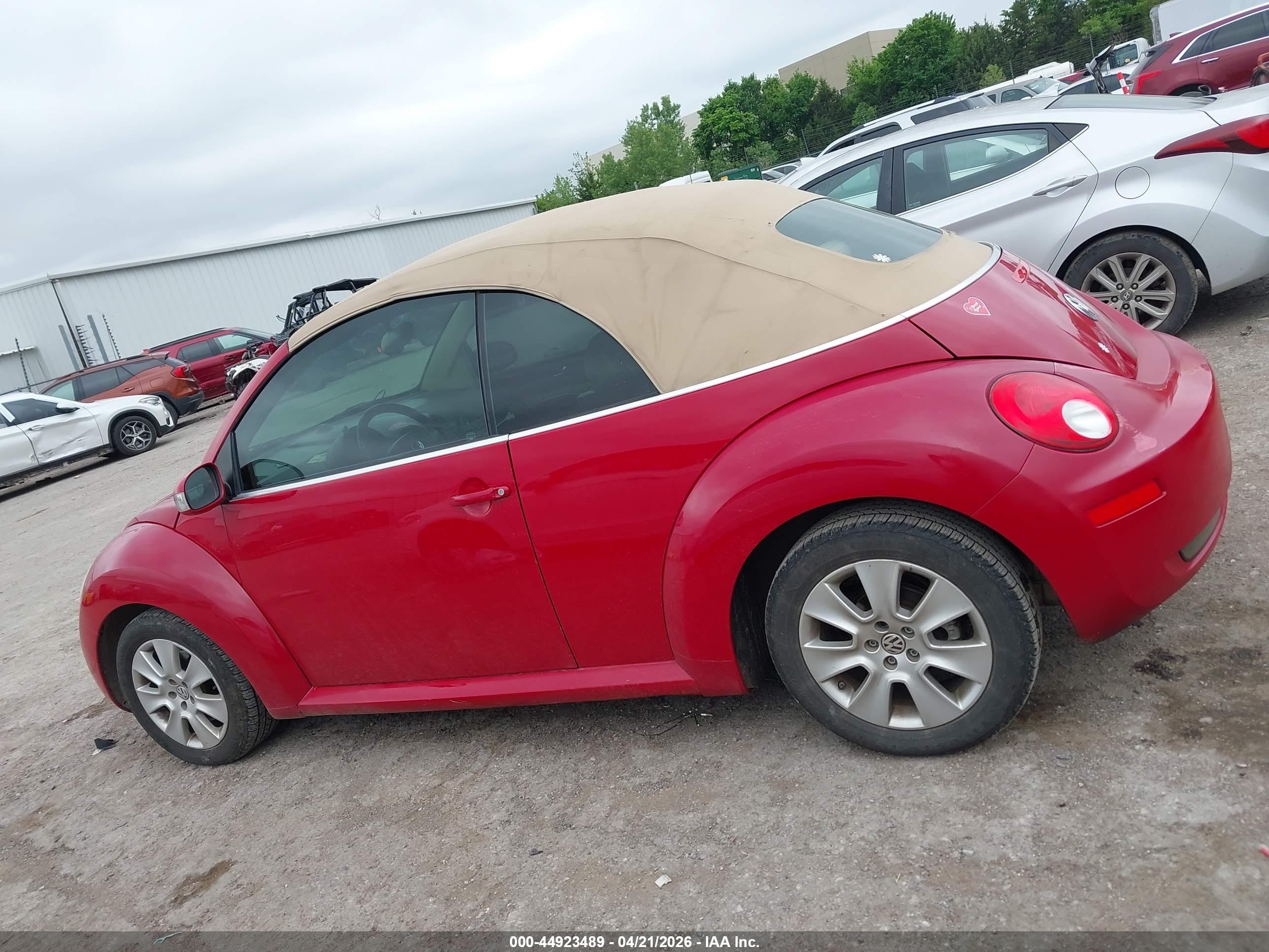 2010 Volkswagen New Beetle 2.5l Red vin: 3VWRW3AL1AM002786