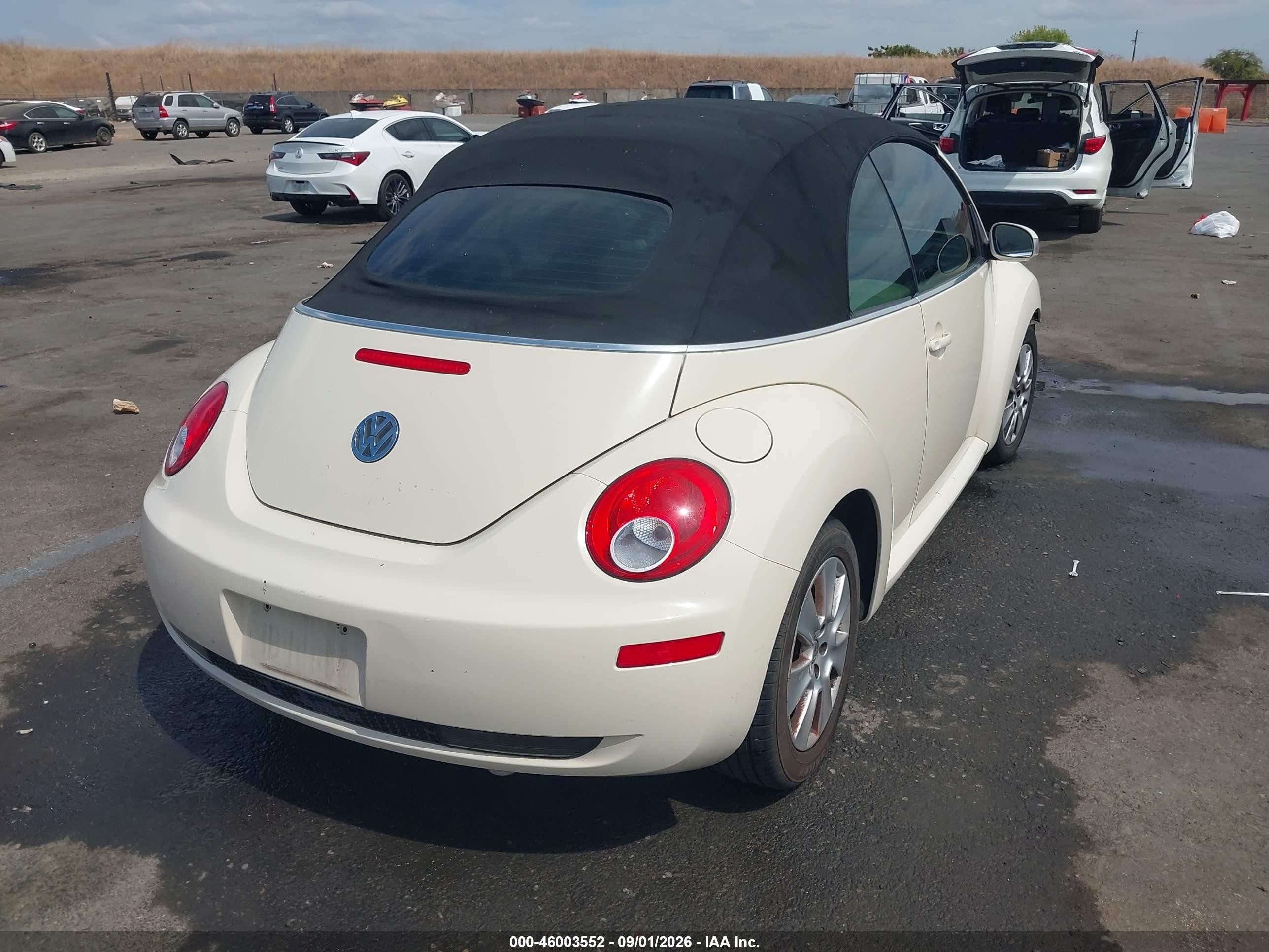 2010 Volkswagen New Beetle 2.5l Белый vin: 3VWRW3AL2AM010153
