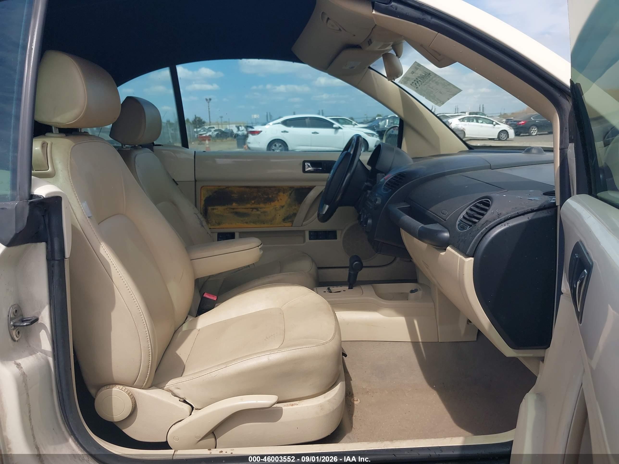 2010 Volkswagen New Beetle 2.5l Белый vin: 3VWRW3AL2AM010153