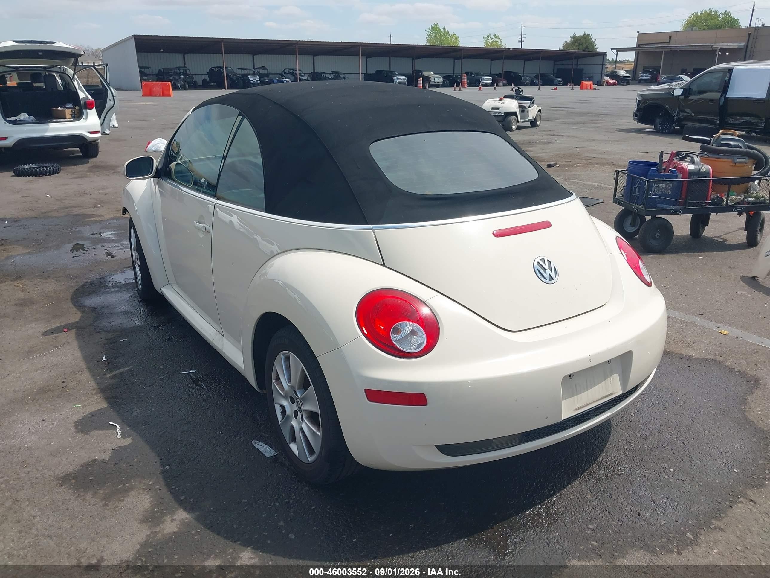 2010 Volkswagen New Beetle 2.5l Белый vin: 3VWRW3AL2AM010153