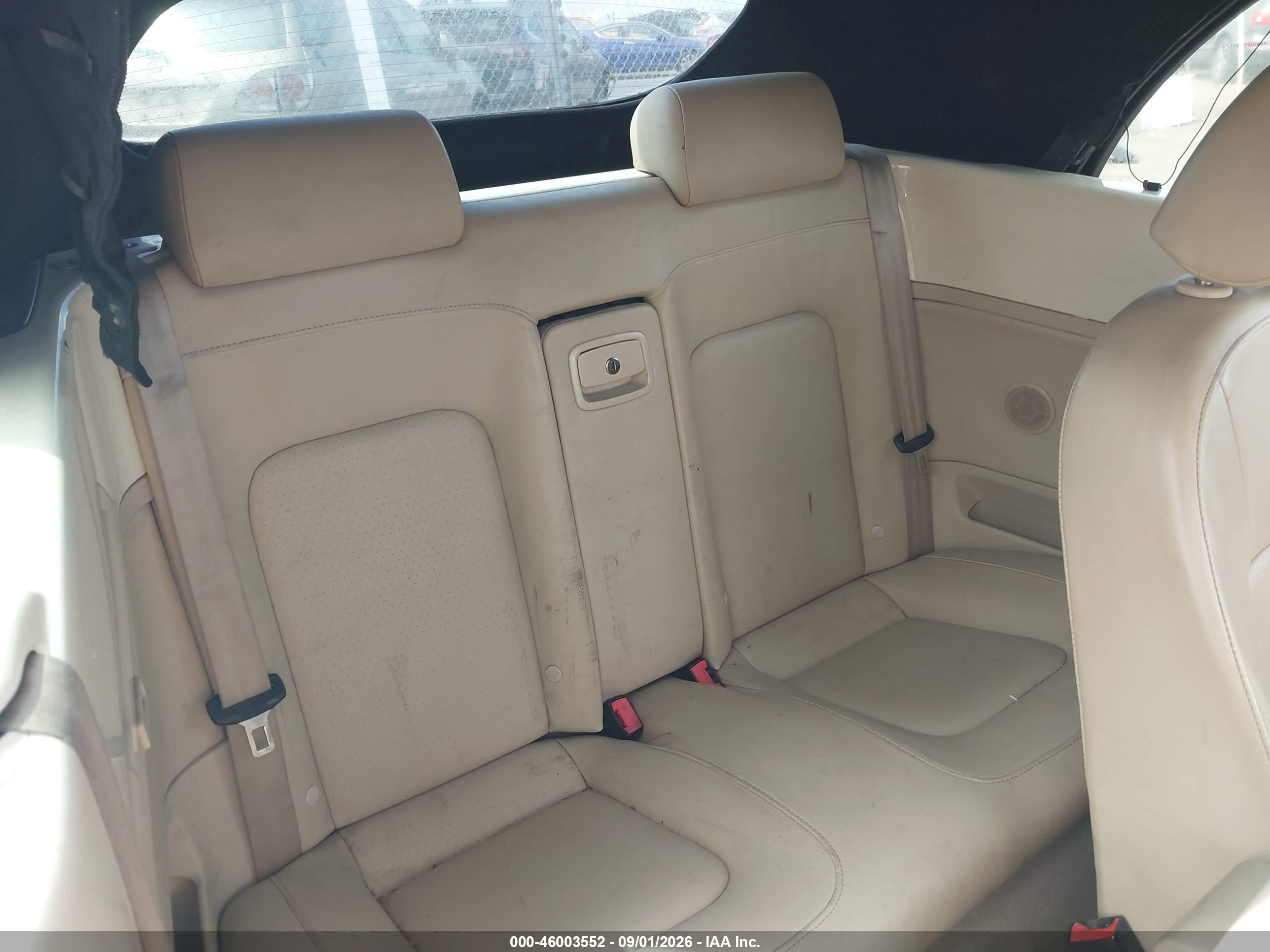 2010 Volkswagen New Beetle 2.5l Белый vin: 3VWRW3AL2AM010153