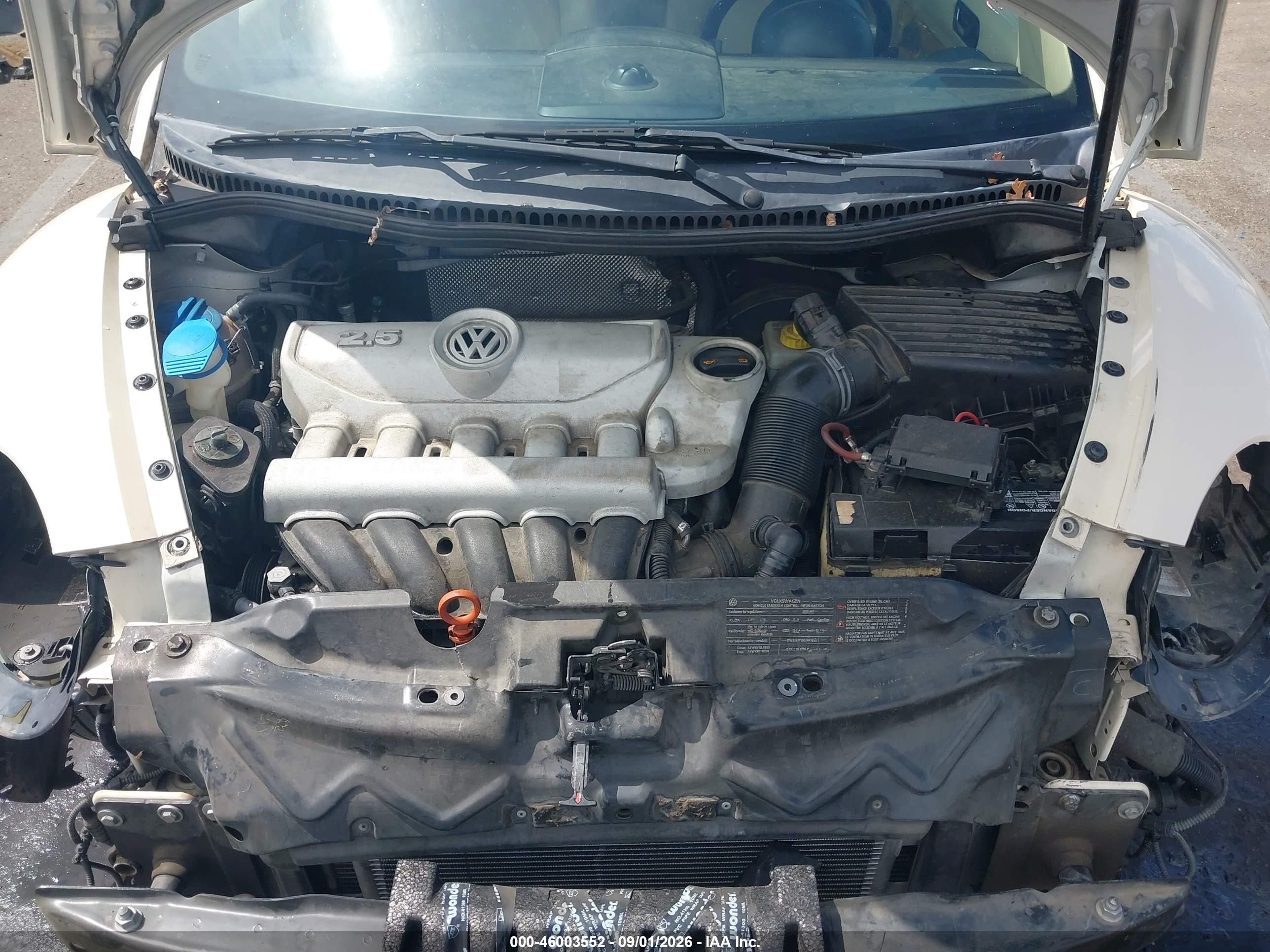 2010 Volkswagen New Beetle 2.5l Белый vin: 3VWRW3AL2AM010153