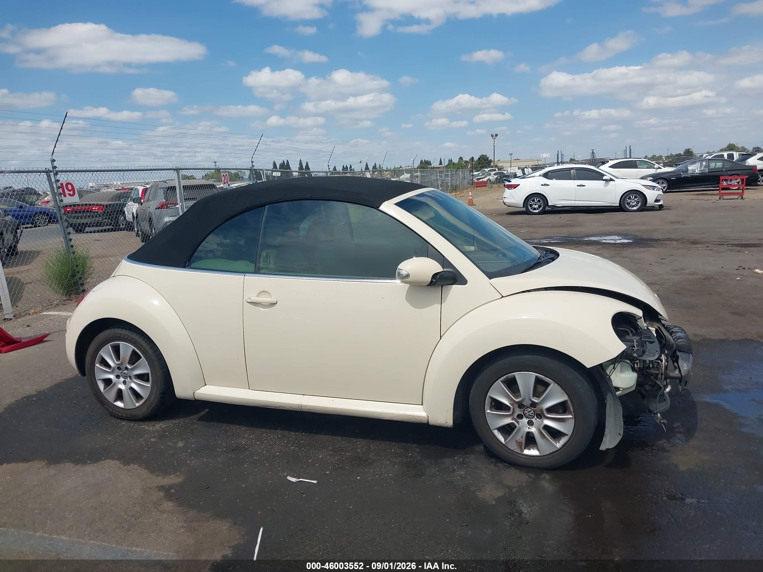 2010 Volkswagen New Beetle 2.5l Белый vin: 3VWRW3AL2AM010153