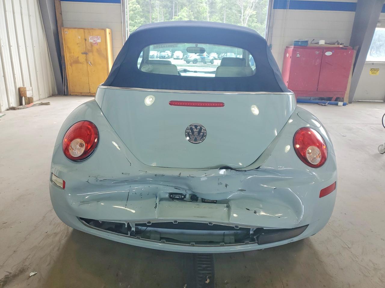 2010 Volkswagen New Beetle Two Tone vin: 3VWRW3AL9AM004933