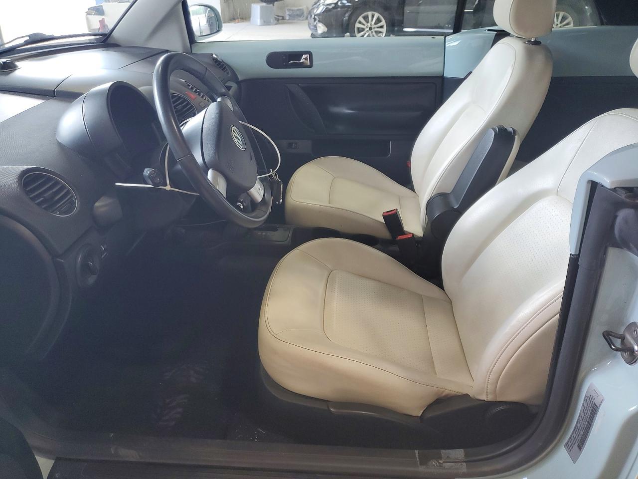 2010 Volkswagen New Beetle Two Tone vin: 3VWRW3AL9AM004933