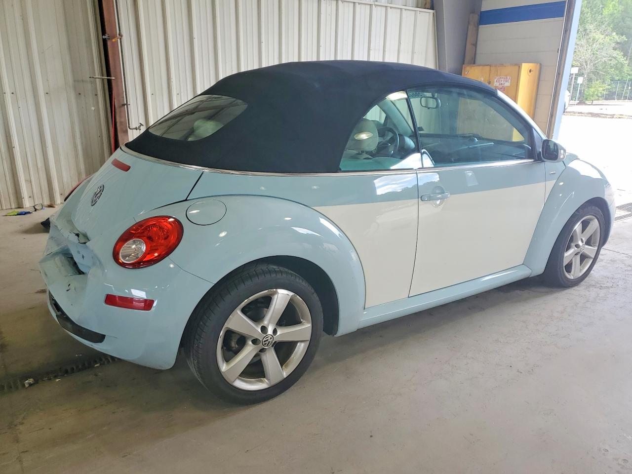 2010 Volkswagen New Beetle Two Tone vin: 3VWRW3AL9AM004933