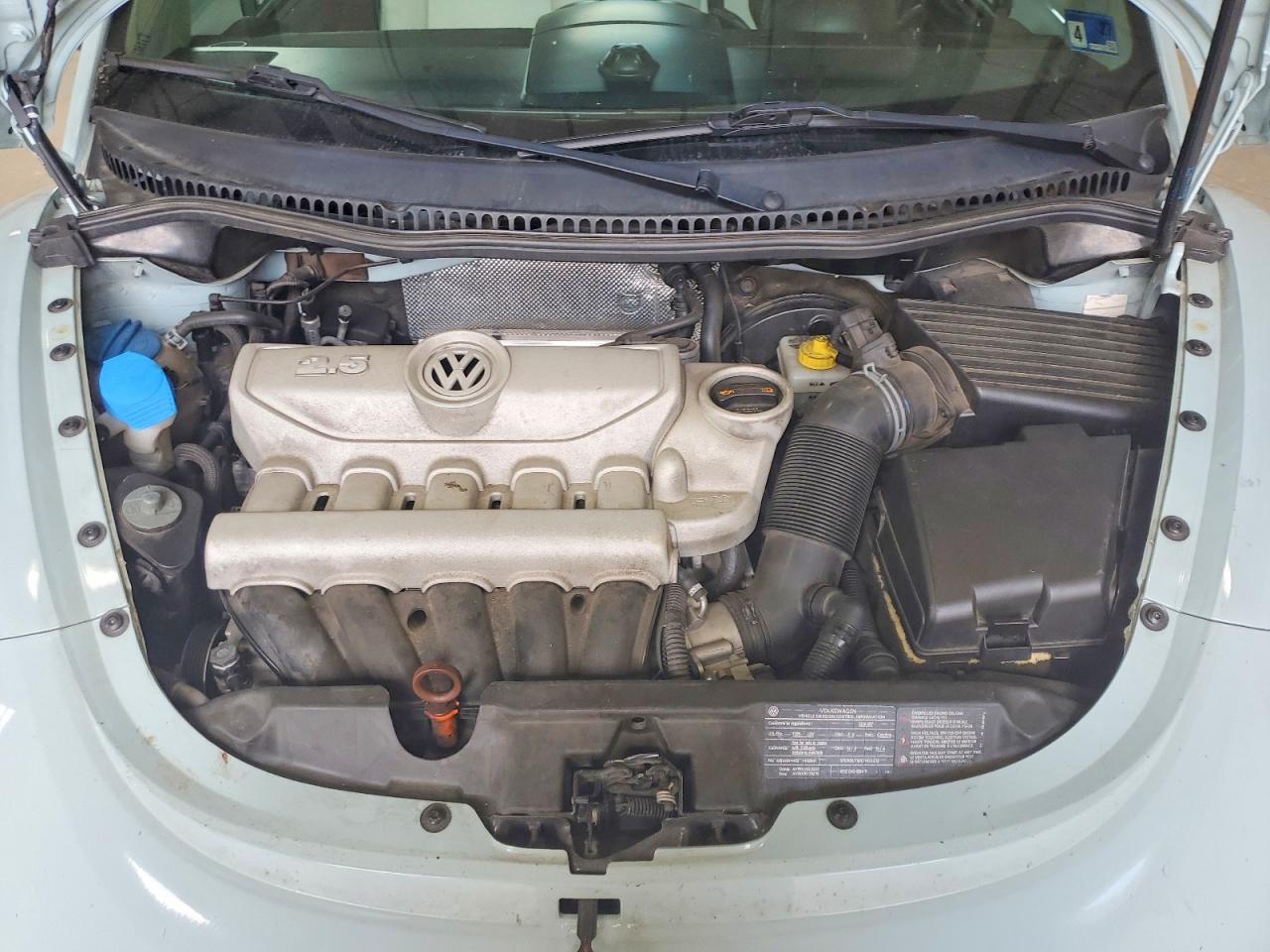 2010 Volkswagen New Beetle Two Tone vin: 3VWRW3AL9AM004933