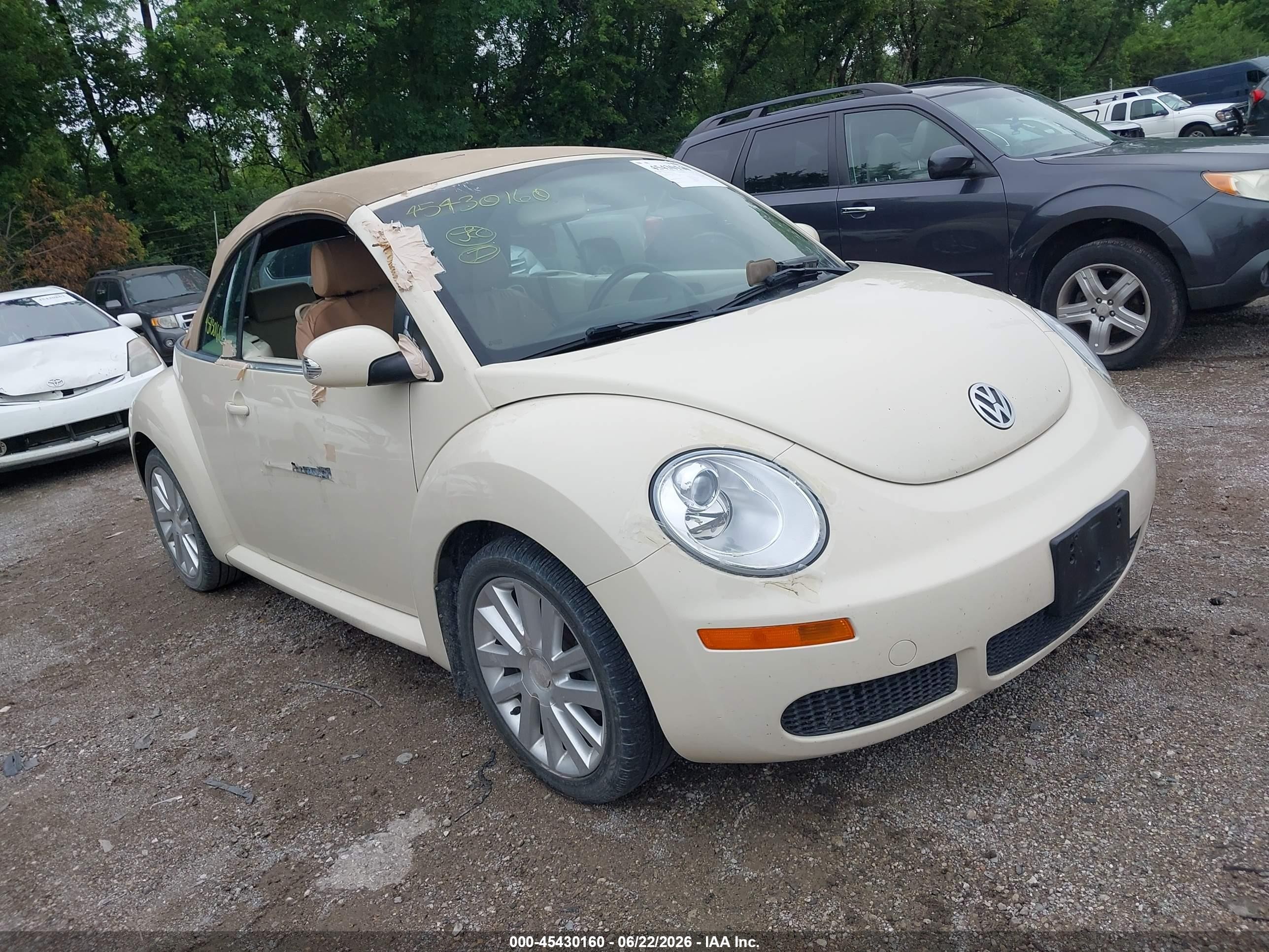 2010 Volkswagen New Beetle 2.5l Кремовый vin: 3VWRW3AL9AM006763