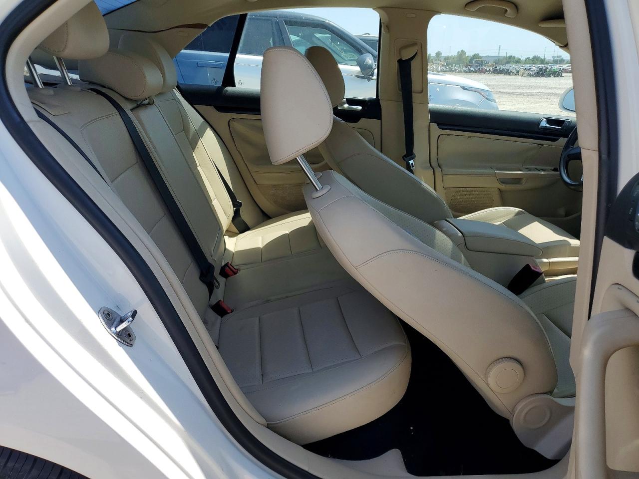 2010 Volkswagen Jetta Se White vin: 3VWRX7AJ0AM046040