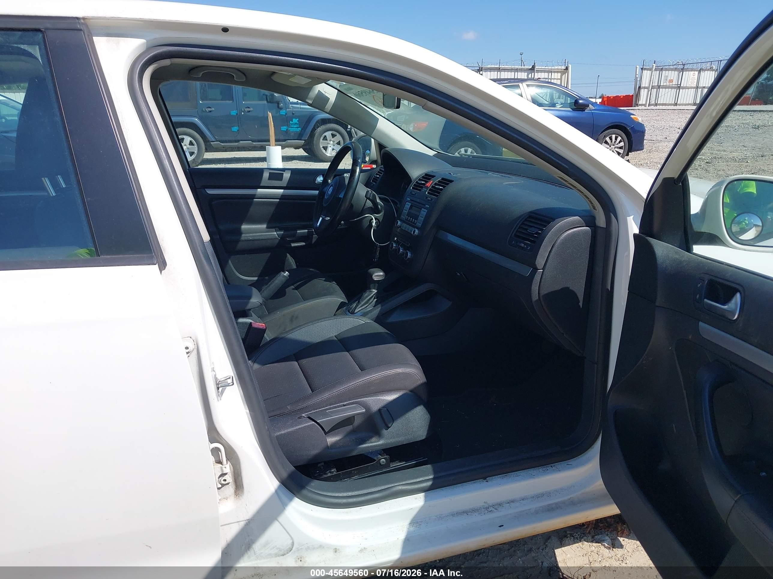 2010 Volkswagen Jetta Limited Edition White vin: 3VWRX7AJ1AM129492