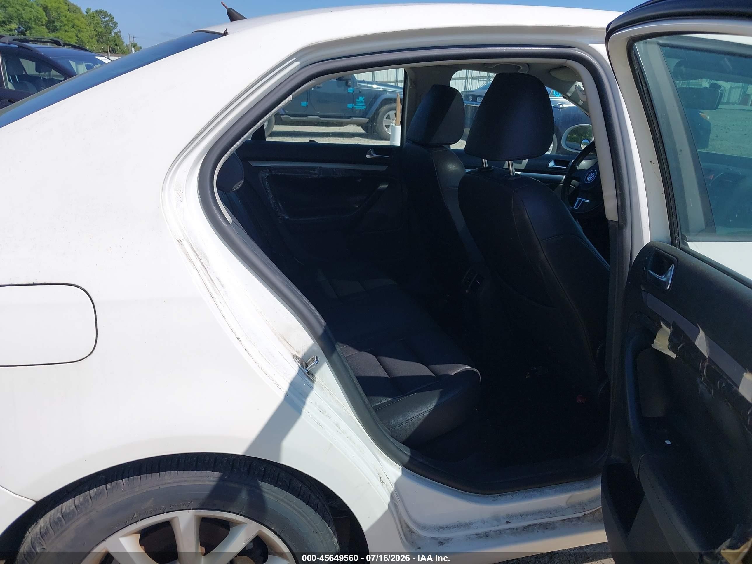 2010 Volkswagen Jetta Limited Edition White vin: 3VWRX7AJ1AM129492