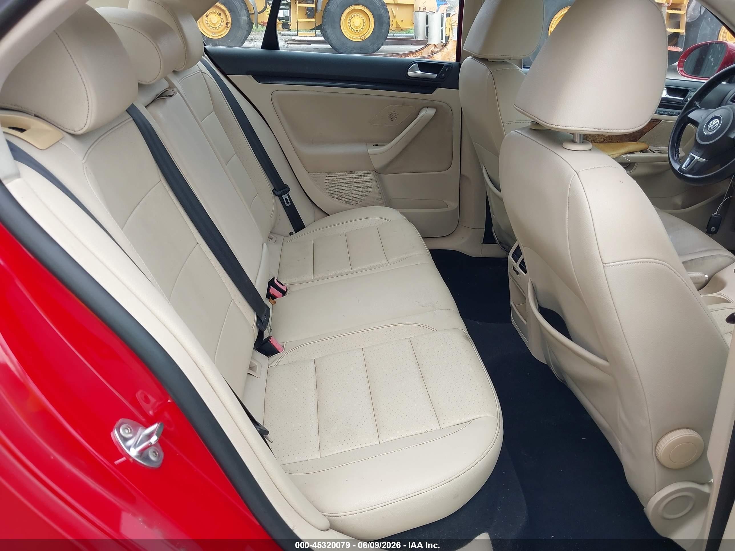 2010 Volkswagen Jetta Se Red vin: 3VWRX7AJ2AM059713