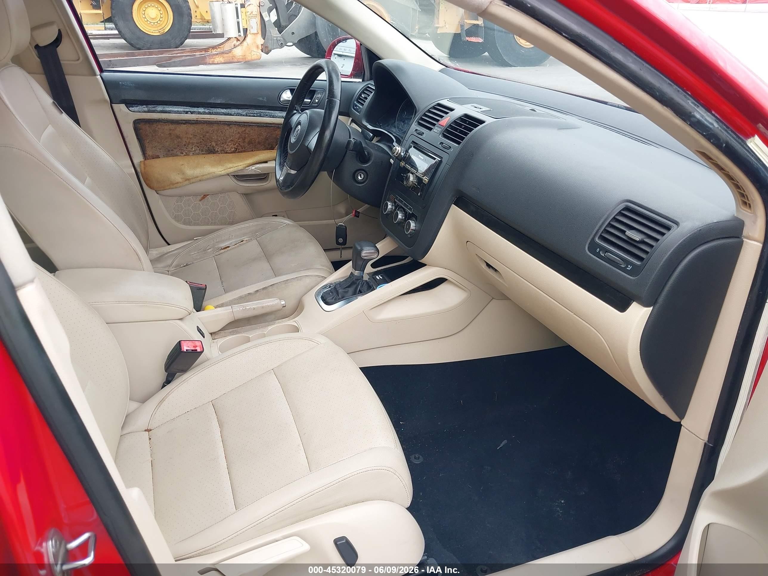 2010 Volkswagen Jetta Se Red vin: 3VWRX7AJ2AM059713