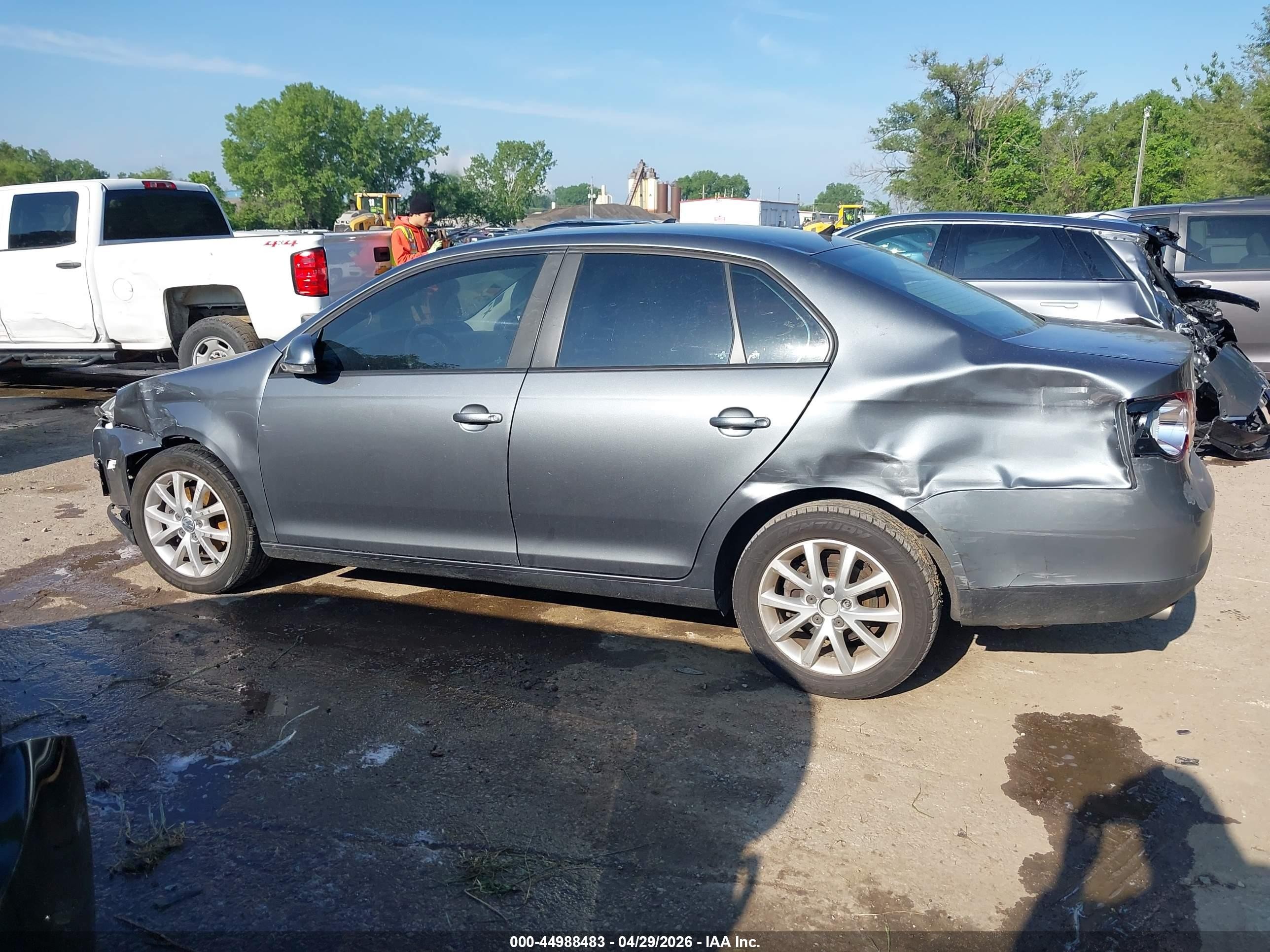 2010 Volkswagen Jetta Limited Edition Gray vin: 3VWRX7AJ2AM127069
