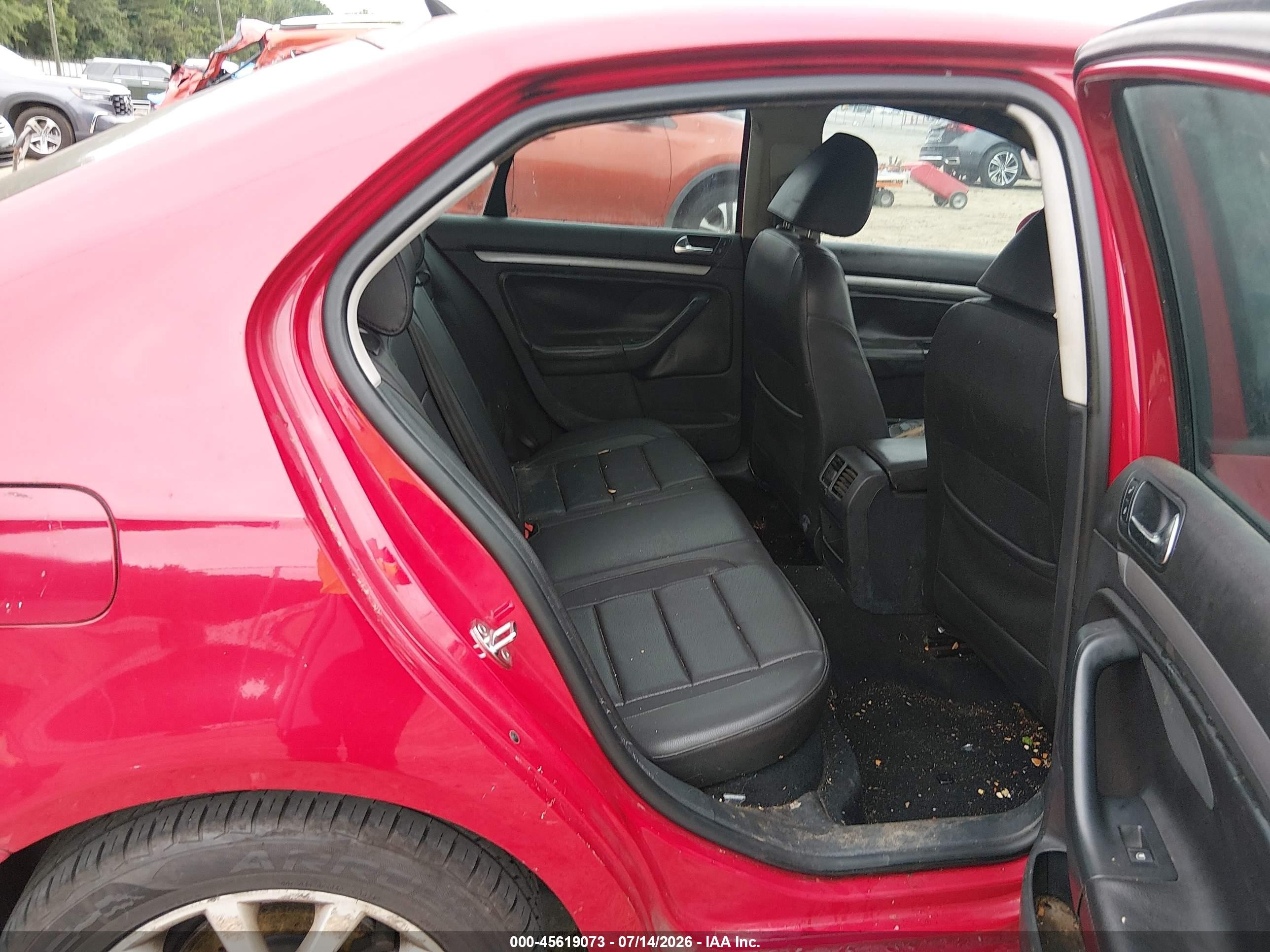 2010 Volkswagen Jetta Limited Edition Red vin: 3VWRX7AJ2AM149900