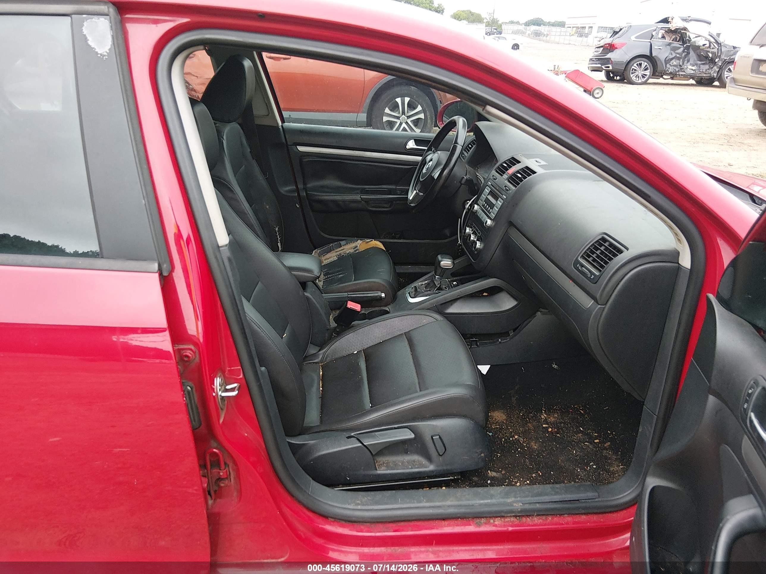 2010 Volkswagen Jetta Limited Edition Red vin: 3VWRX7AJ2AM149900