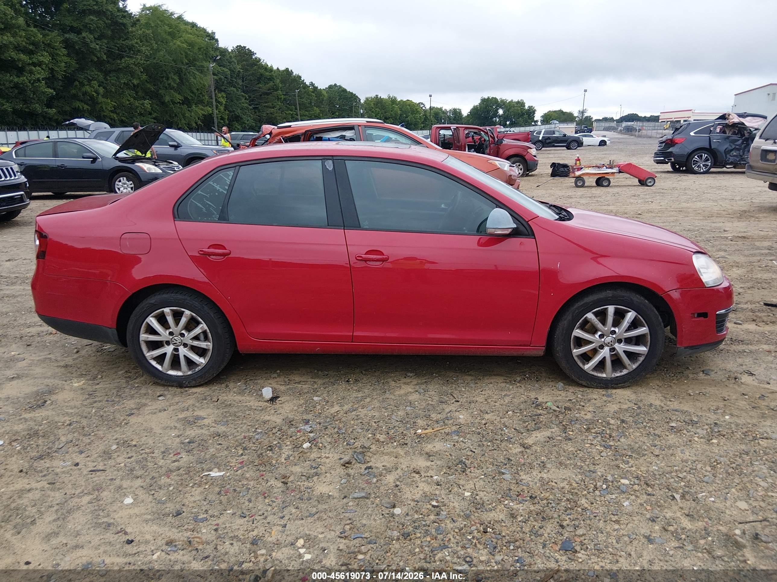 2010 Volkswagen Jetta Limited Edition Red vin: 3VWRX7AJ2AM149900