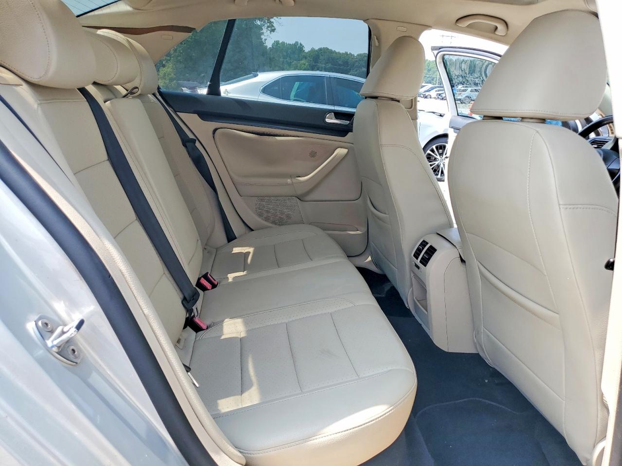 2010 Volkswagen Jetta Se Silver vin: 3VWRX7AJ6AM058354