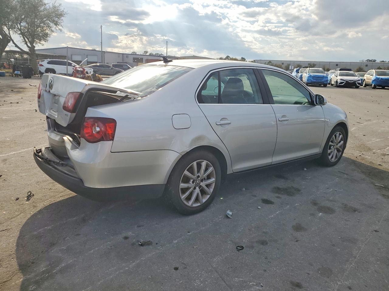 2010 Volkswagen Jetta Серебряный vin: 3VWRX7AJ8AM059389